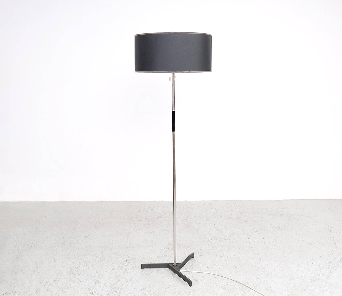 Vintage metal floor lamp with star base, 1960s