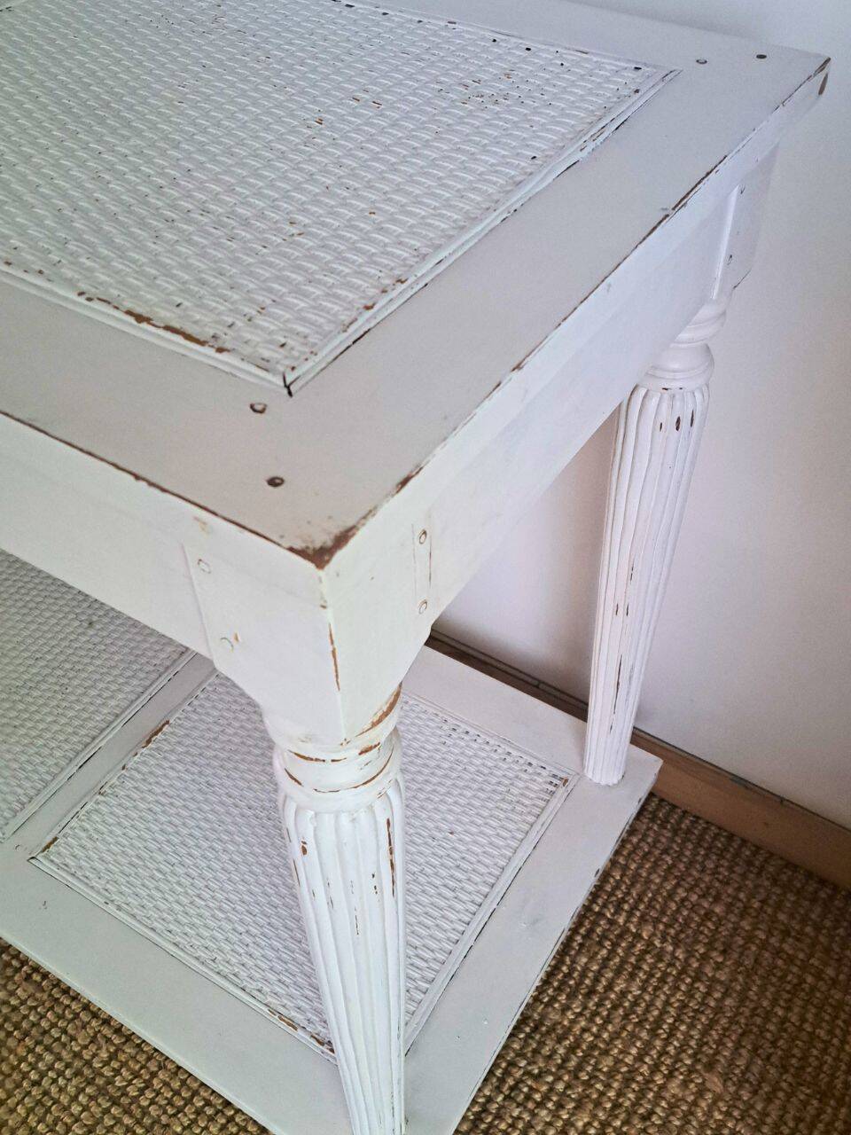 Console table in wood and white rattan
