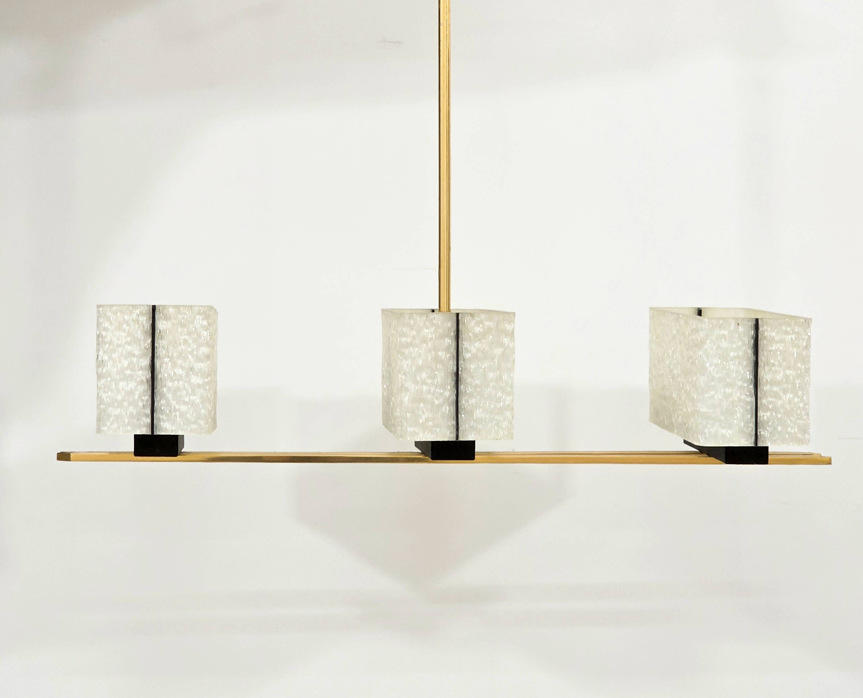 Vintage modernist chandelier in gilded brass – 1970s design