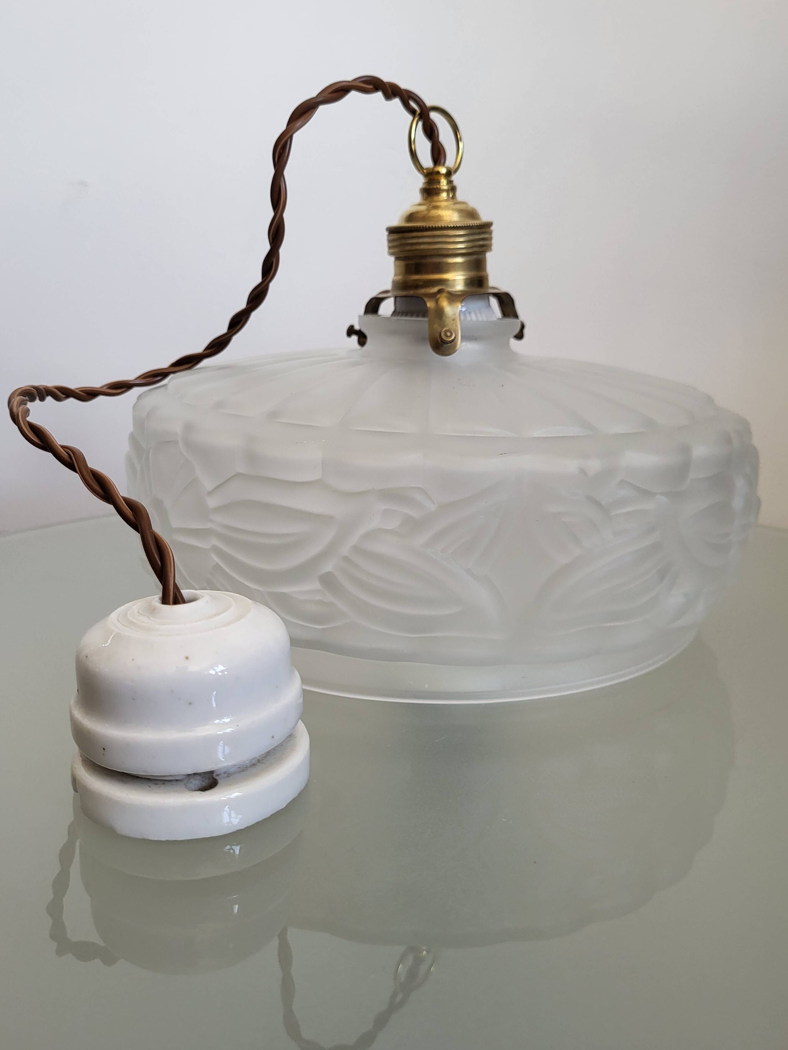 Lampe de plafond Art nouveau en persglas forgé avec décor floral, Frankrijk