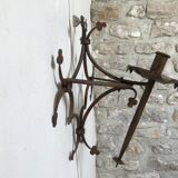 Pair of gilded metal sconces decorated with clovers.