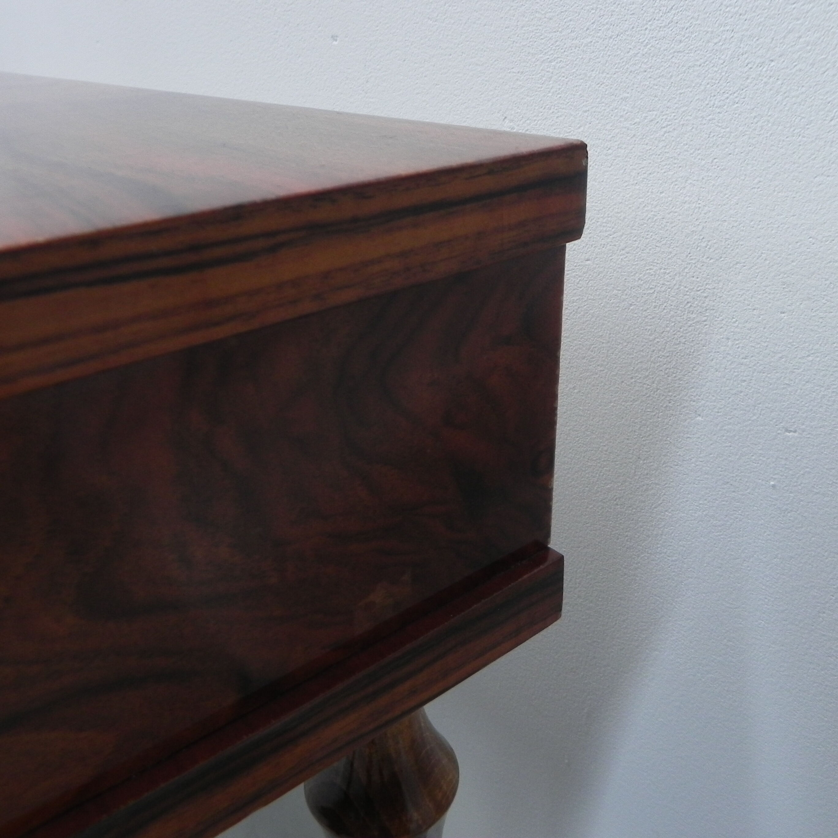 Bureau bas vintage avec 2 tiroirs NF ameublement