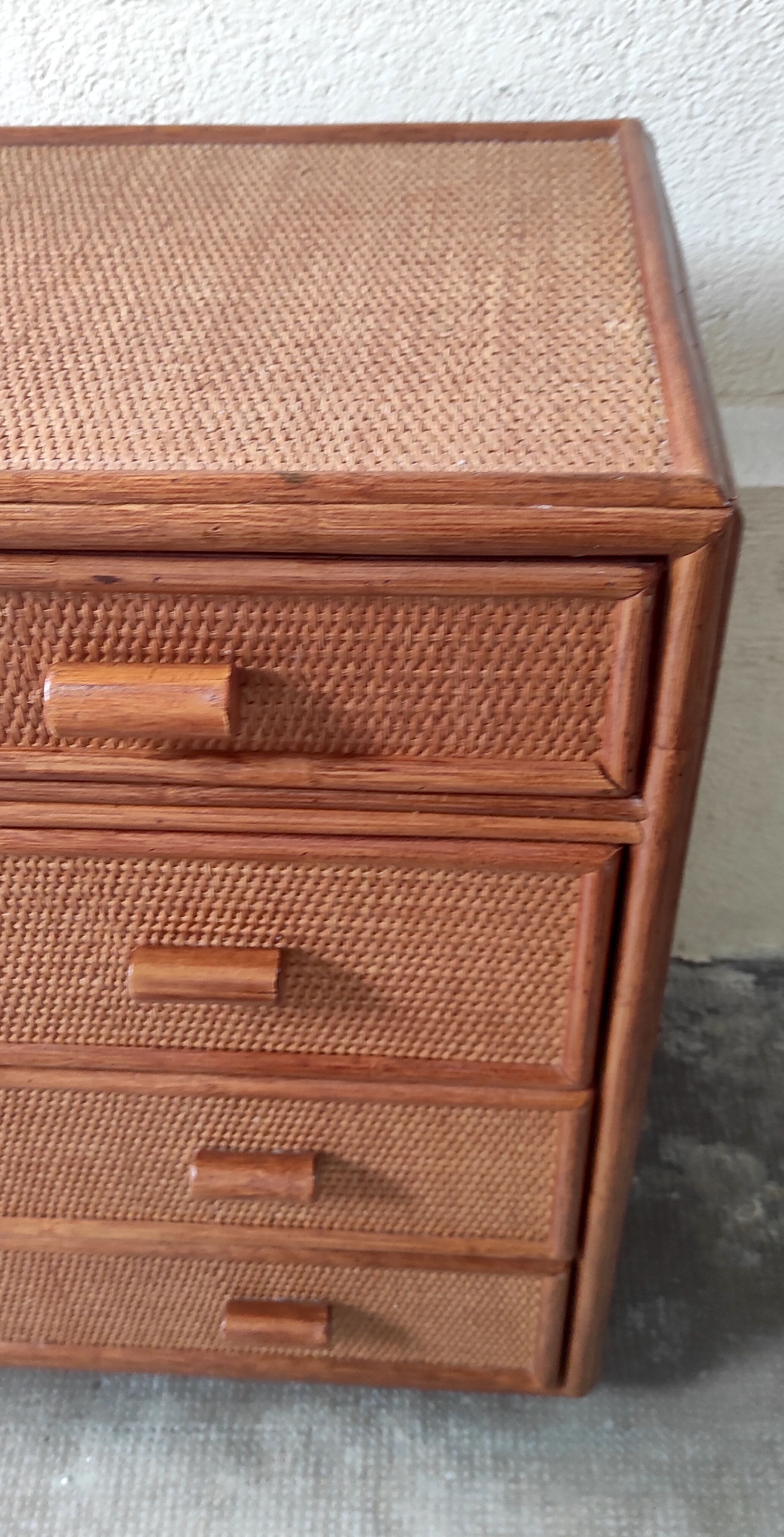 Chest of drawers 5 drawers wood and cannage – 80s
