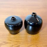 Laslo pour Mikasa, deux petits vases noirs des années 80.
