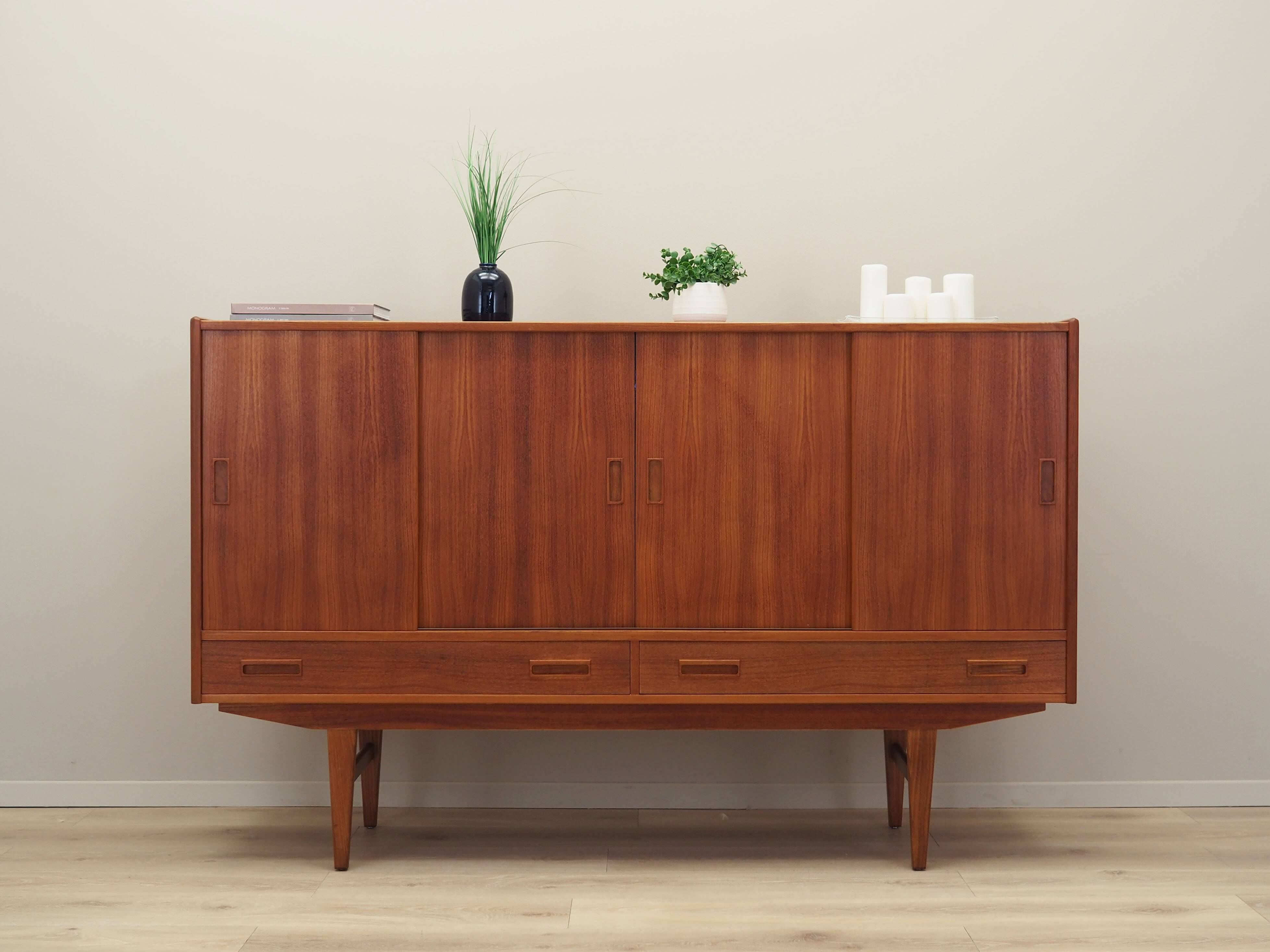 Buffet haut en teck, design danois, années 1970, fabriqué par Børge Dam