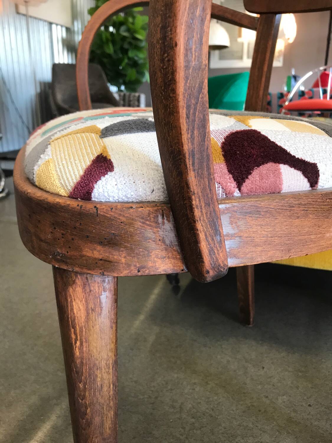 Thonet chair with armrests in perfect condition.