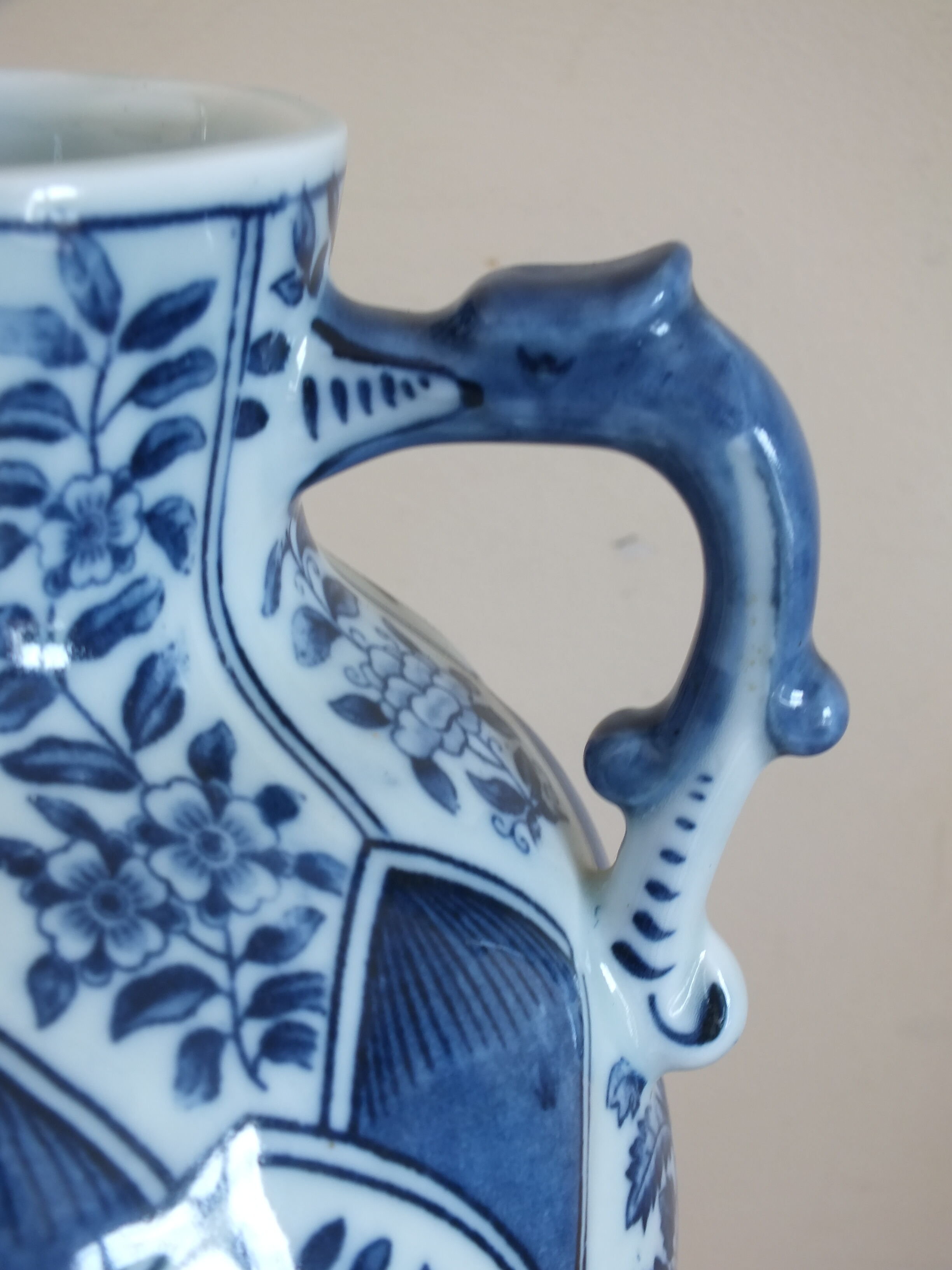 Covered pot in Delft porcelain