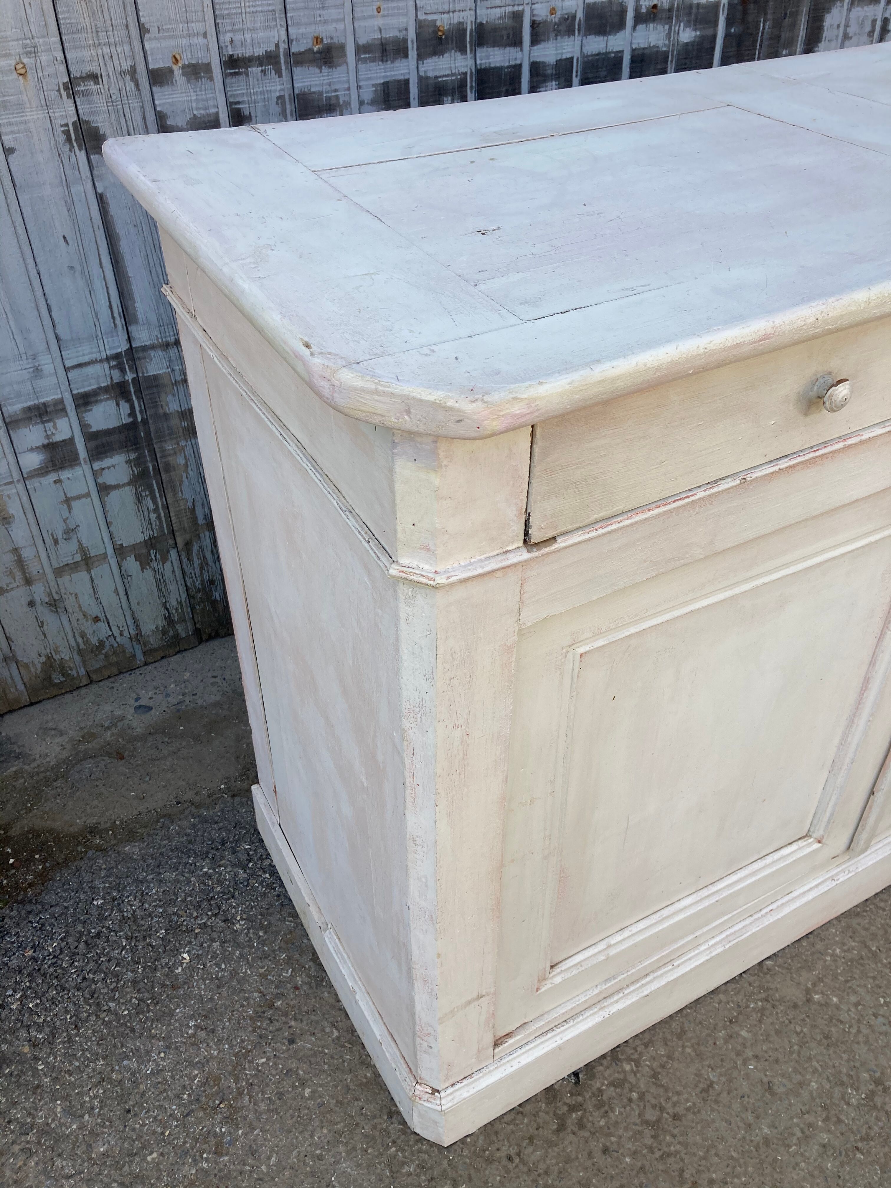 2-door furniture, 2 white patina drawers