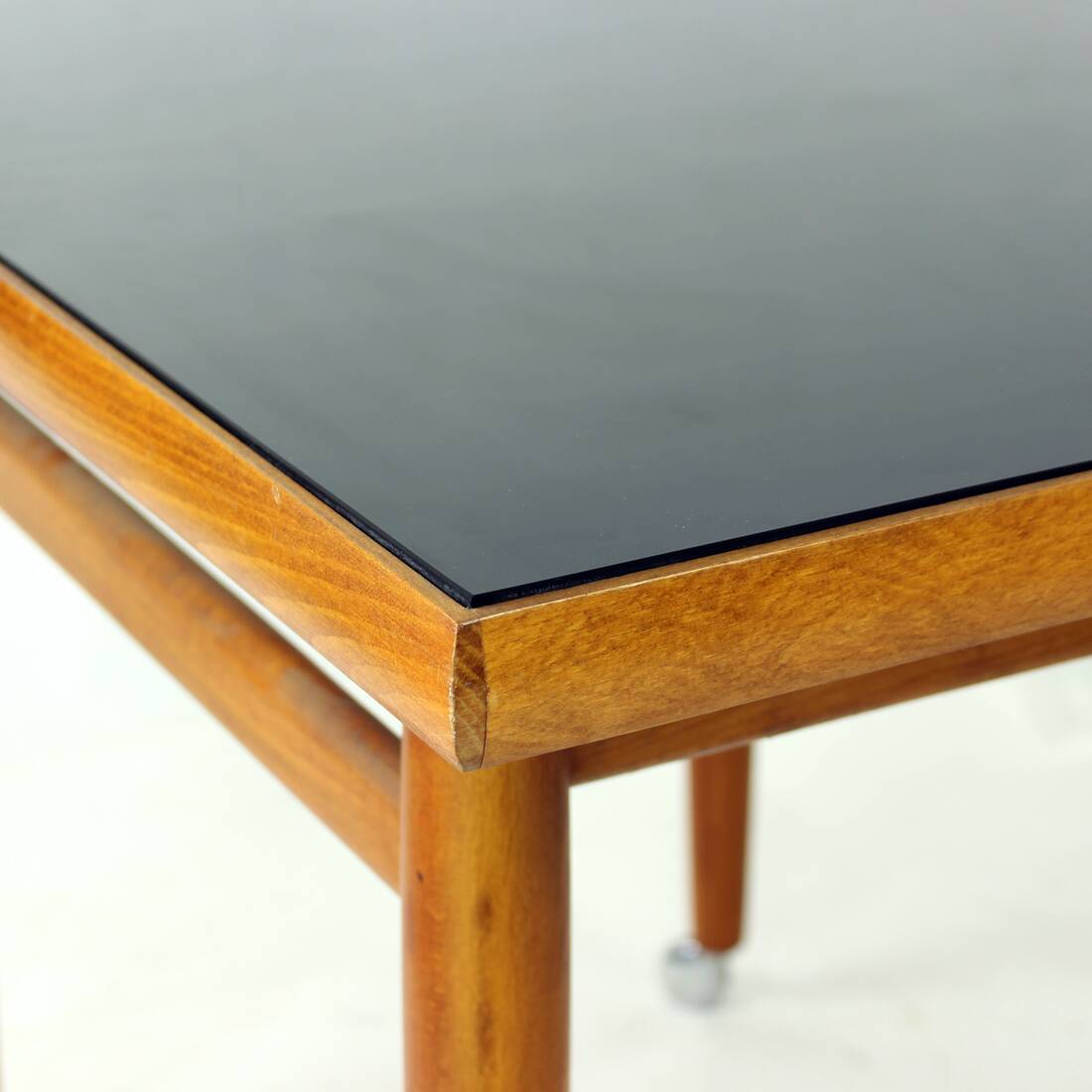 Table d'appoint sur roulettes en chêne, Tchécoslovaquie 1970