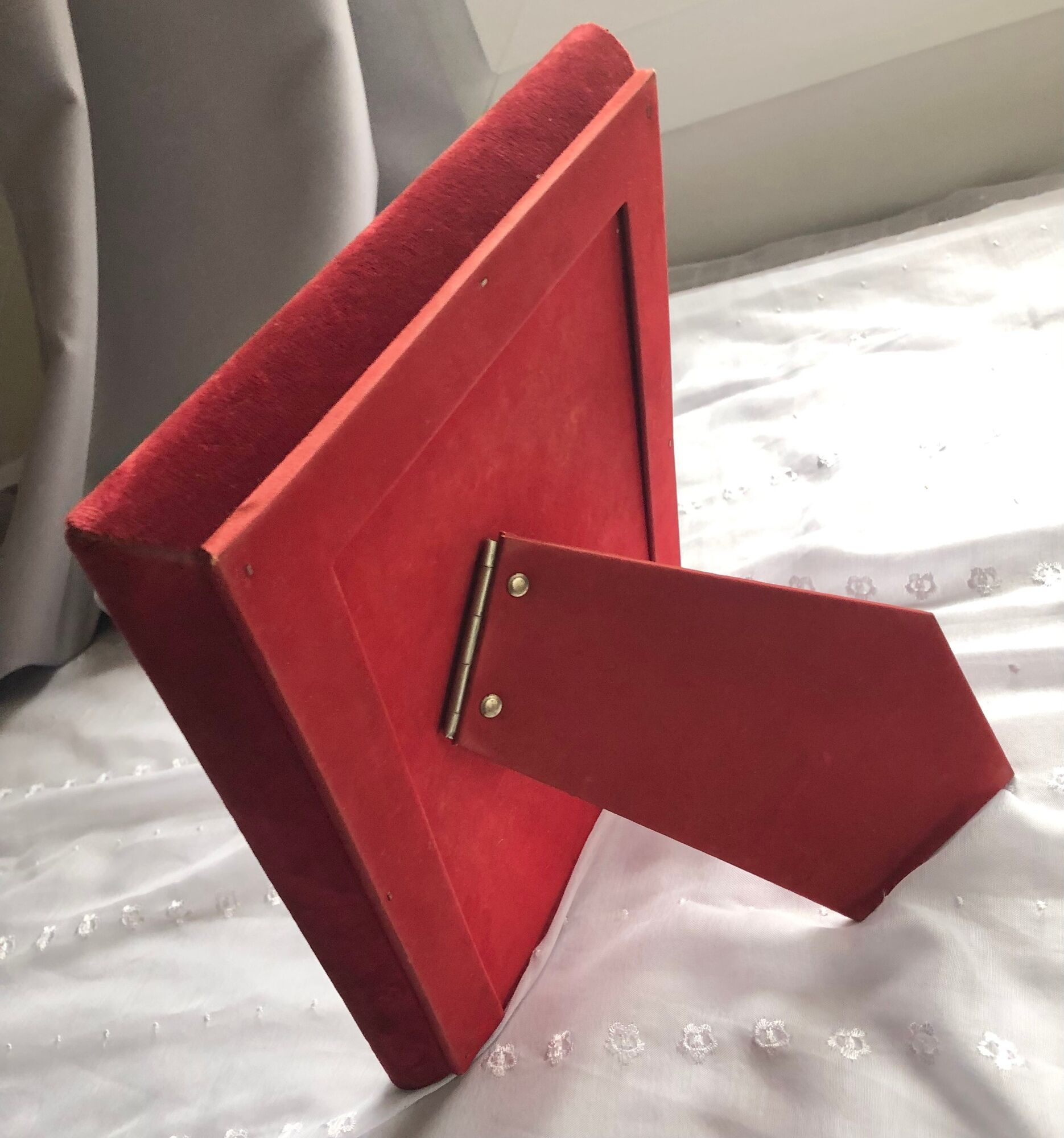 Photo frame in red velvet Bordeaux CREATION JEANCELLE - Vintage 50s