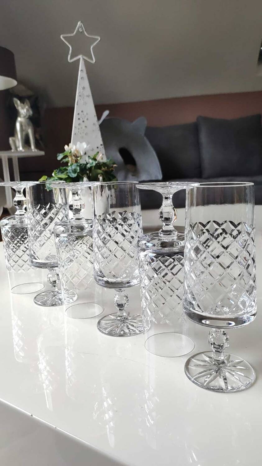 Set 6 champagne flutes, Lorraine crystal. Diamond/crosshair patterns. High 16 cm