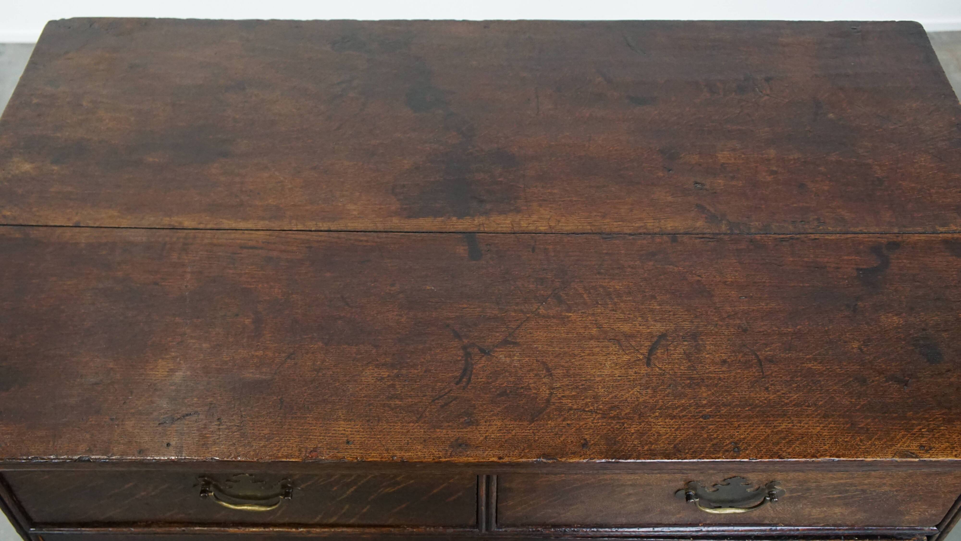 Early 18th century antique English oak chest of drawers with 5 drawers