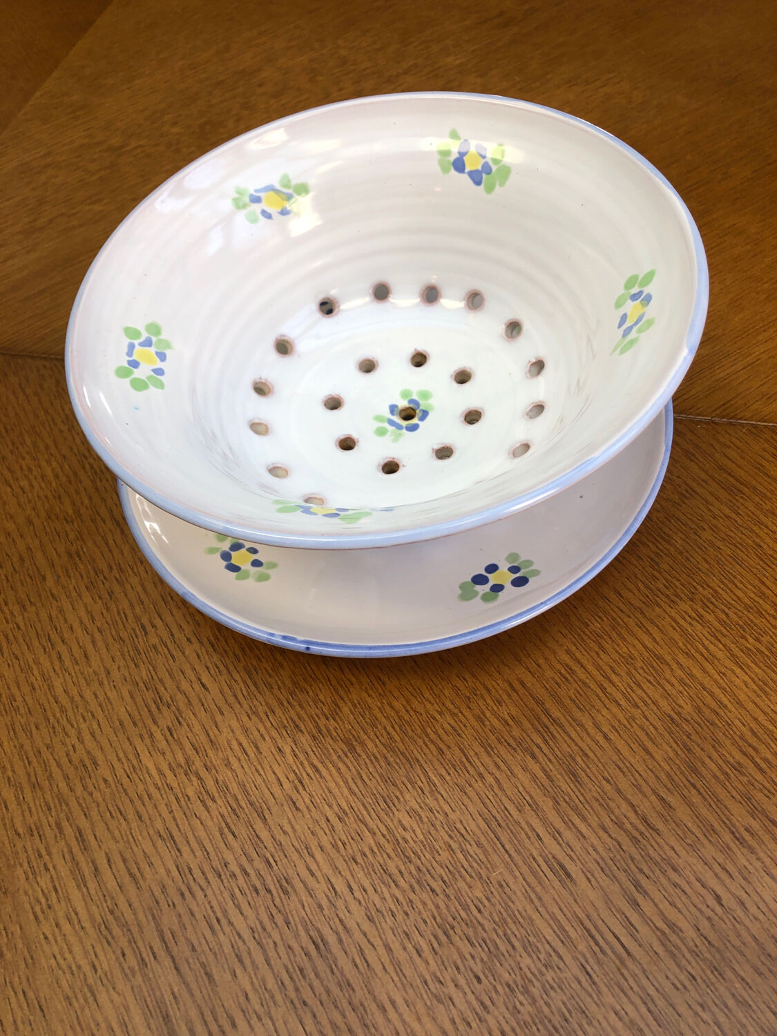 Drainer bowl with its plate
