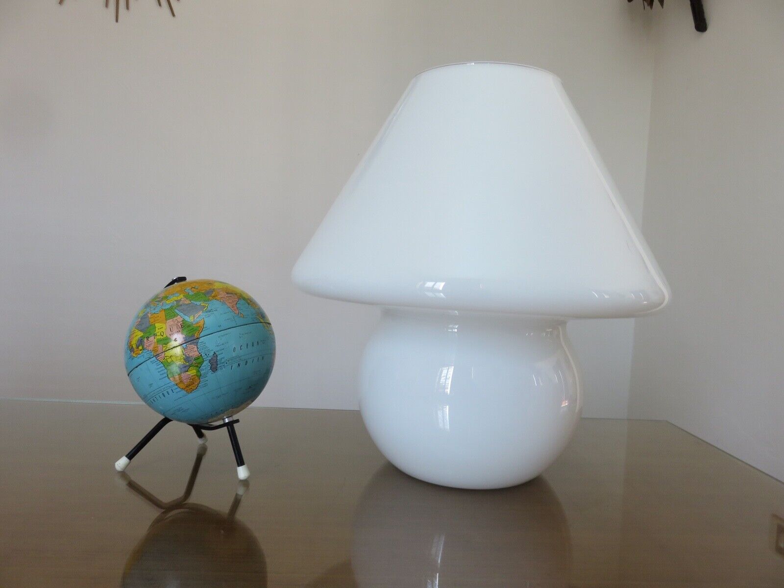 Mushroom lamp XXL Italian in white opaline 70s 80s