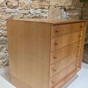 Oak chest of drawers