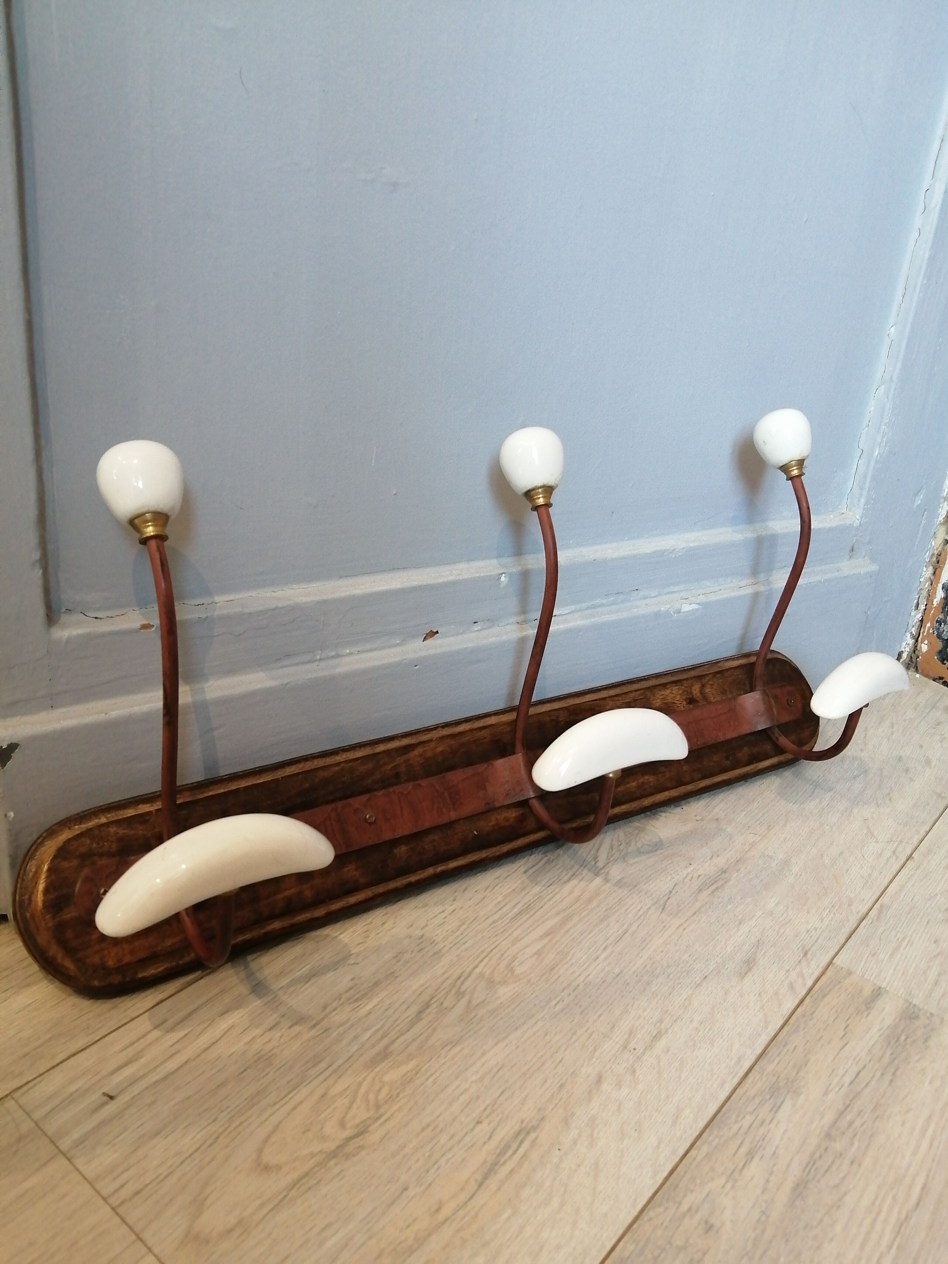 Porcelain wood coat holder