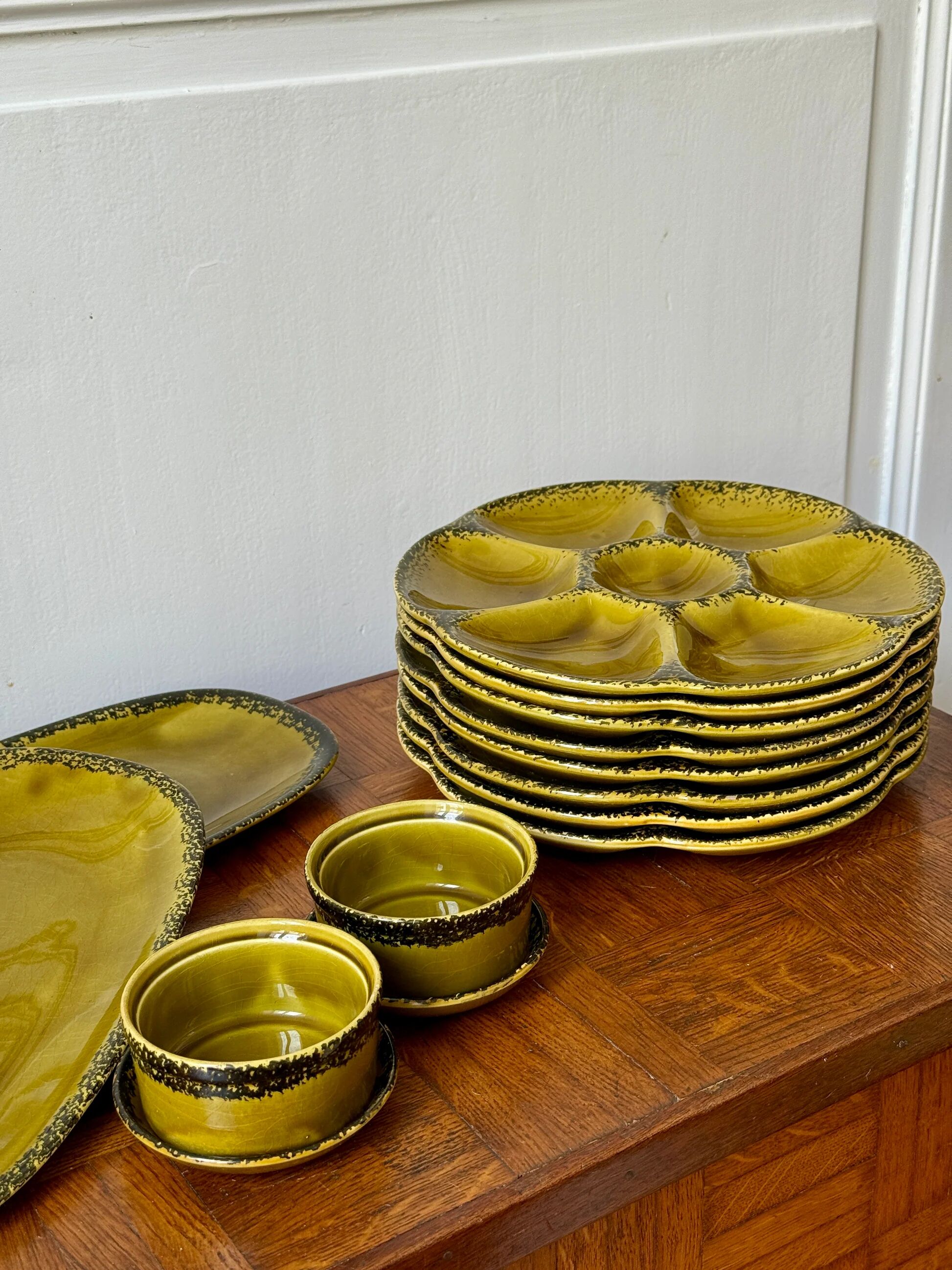 Oyster service in Gien earthenware