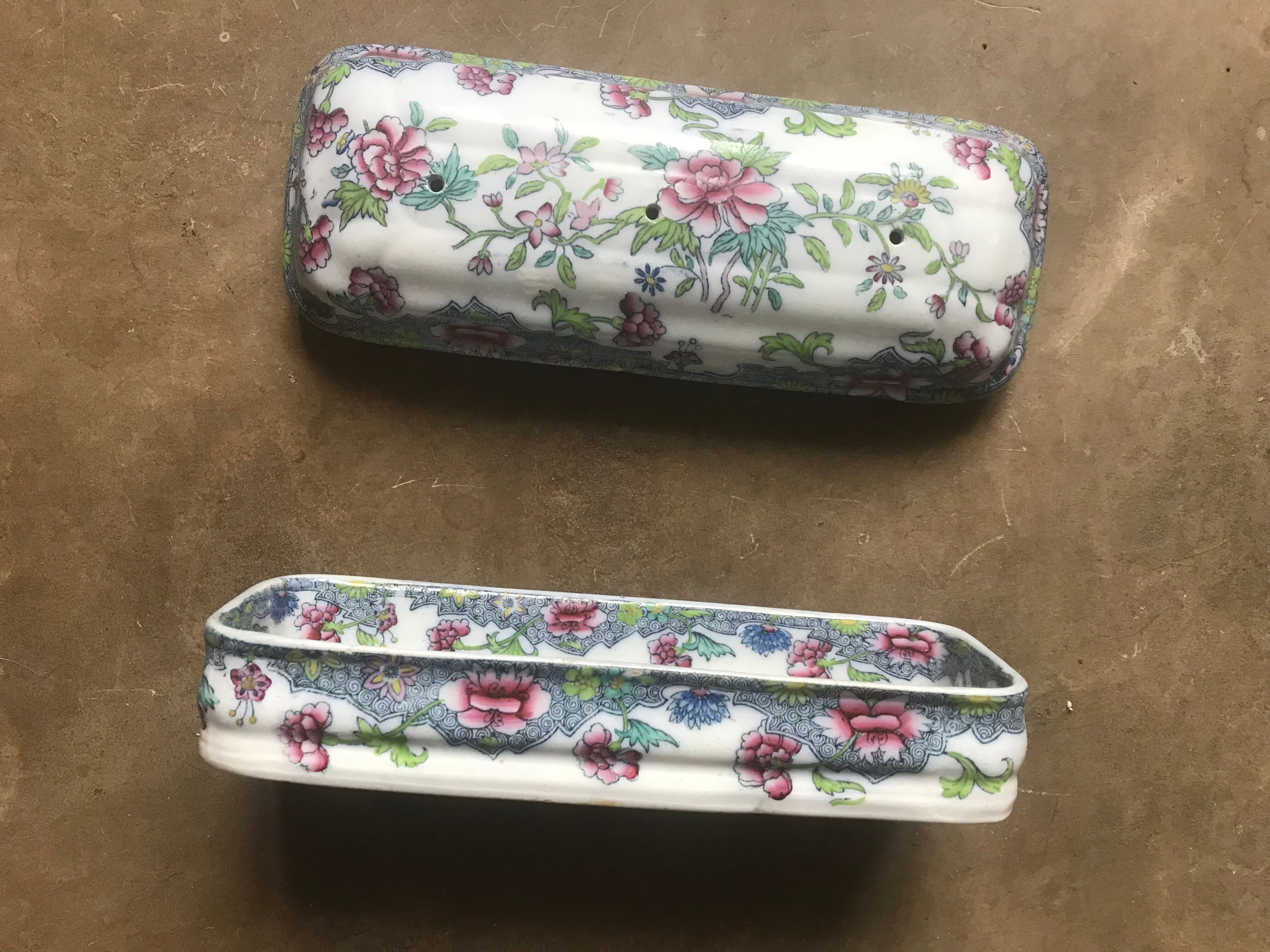Ceramic toothbrush holder