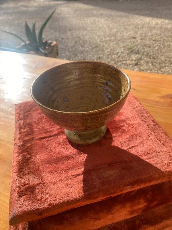Speckled stoneware bowl on a stand