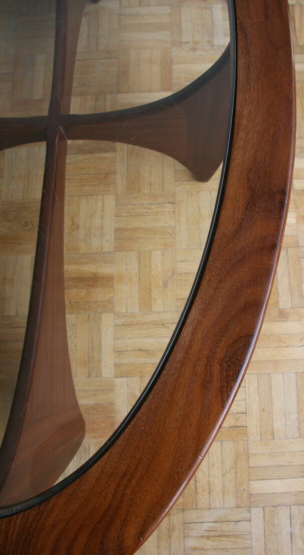 Table basse ovale Astro par Victor Wilkins  1960