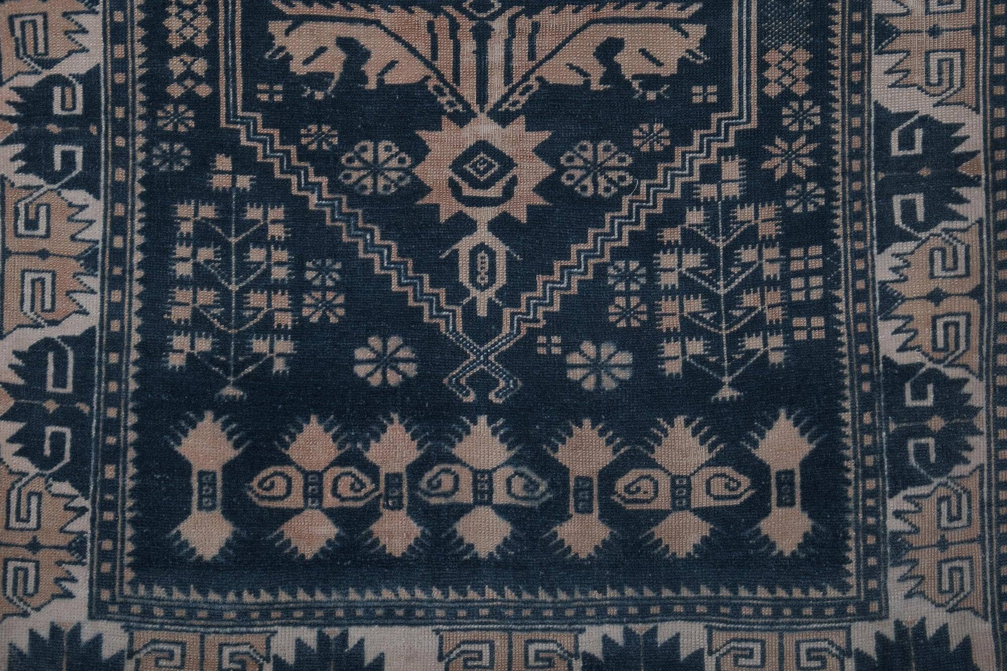 Vintage handmade Turkish rug 118x171 cm