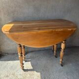 Antique round extendable table without extension