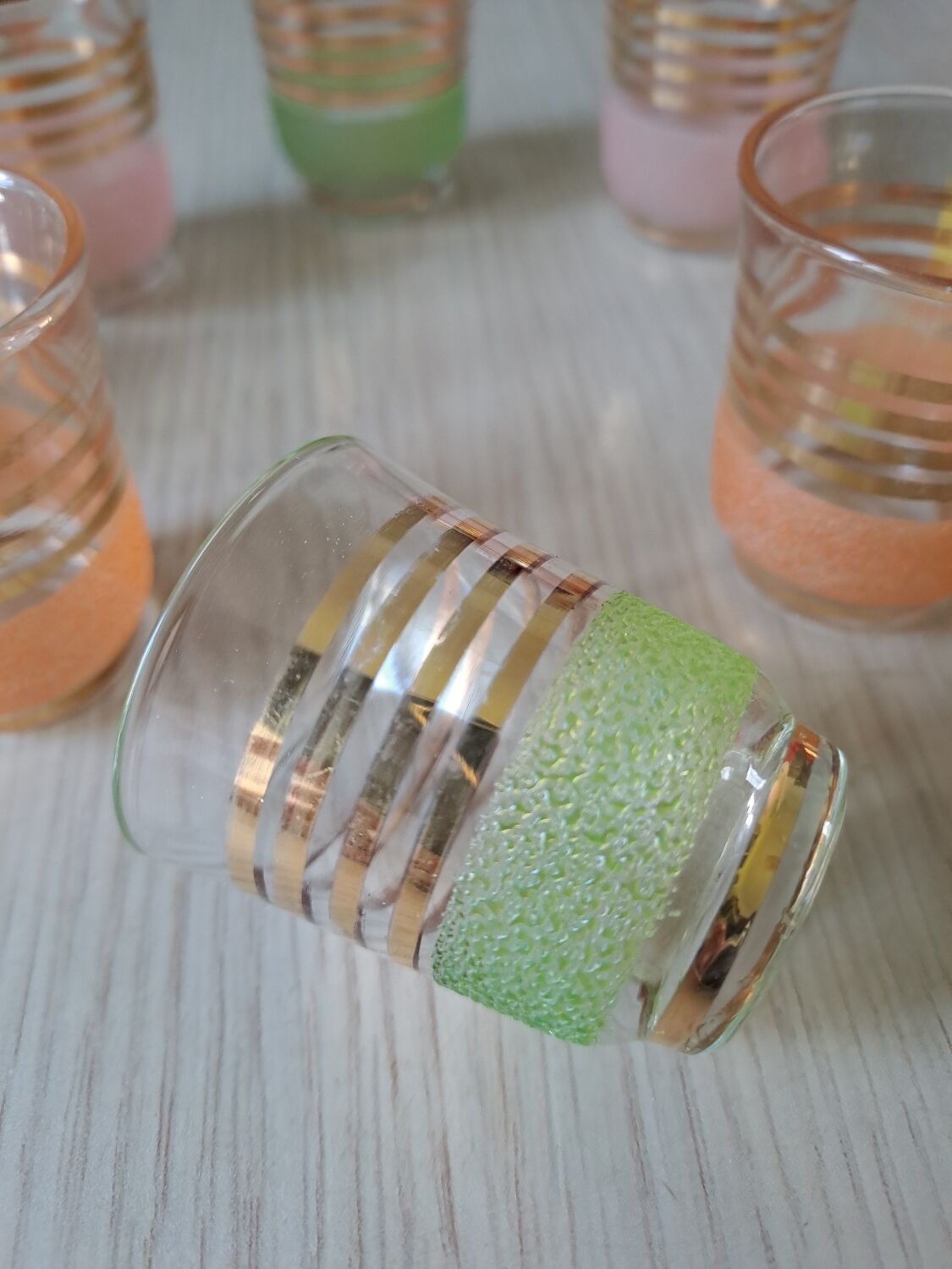 Suite de 8 verres granité