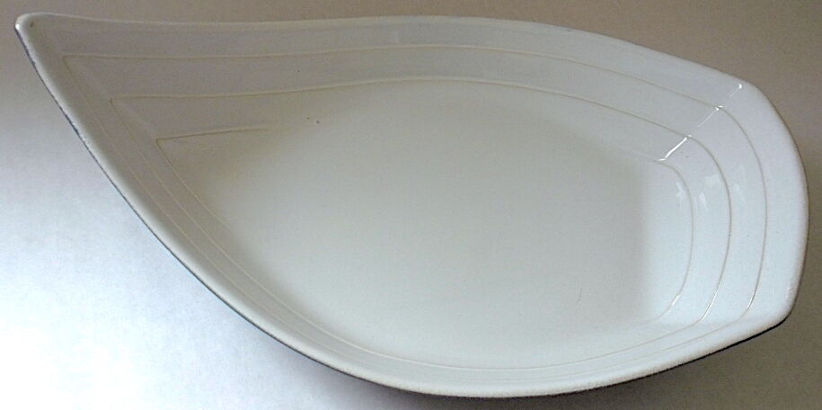 Breton earthenware dish, by the Appolia workshop in Languidic, forming the hull of a boat