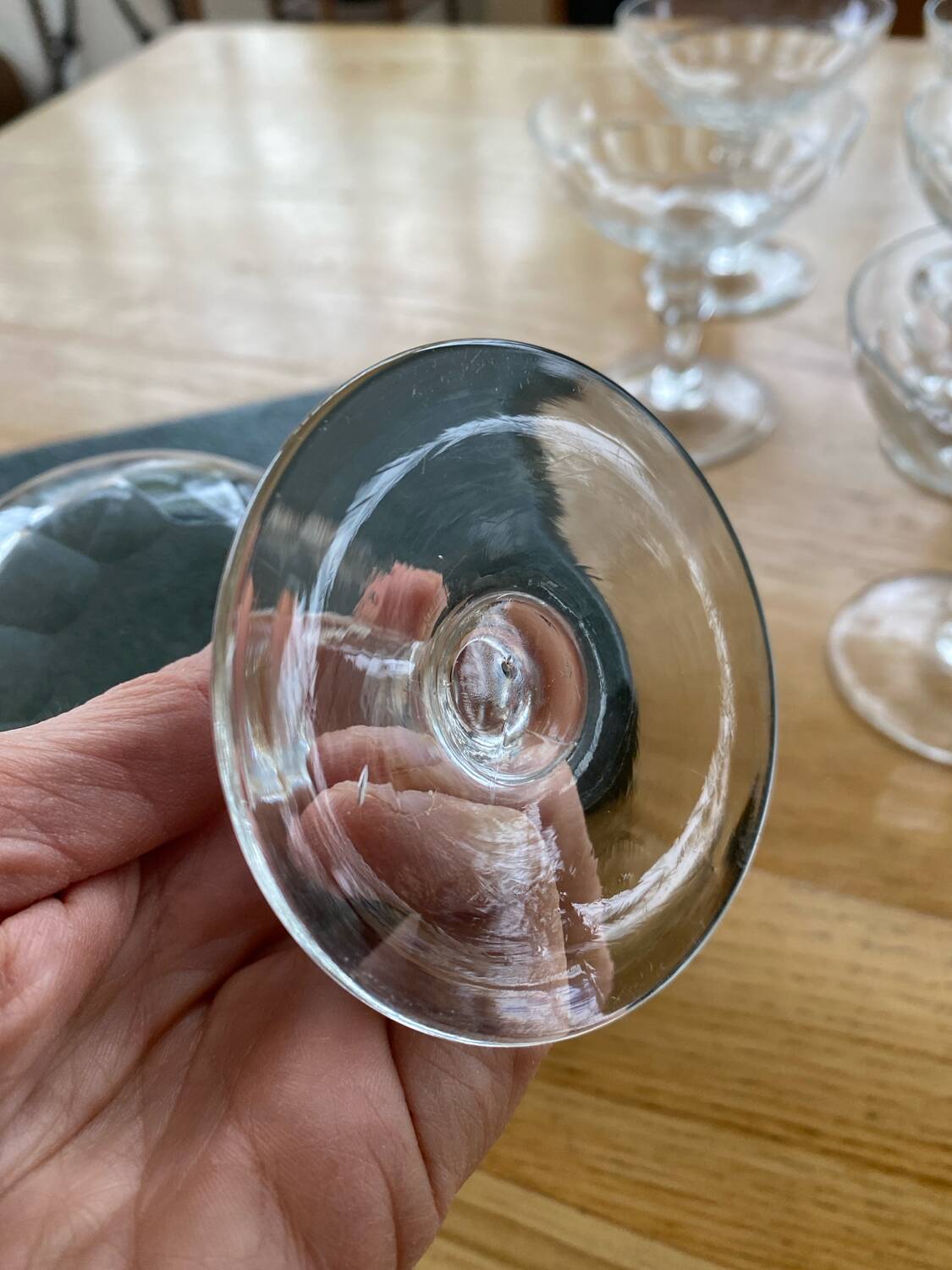 Set of 6 chiseled glass champagne coupes