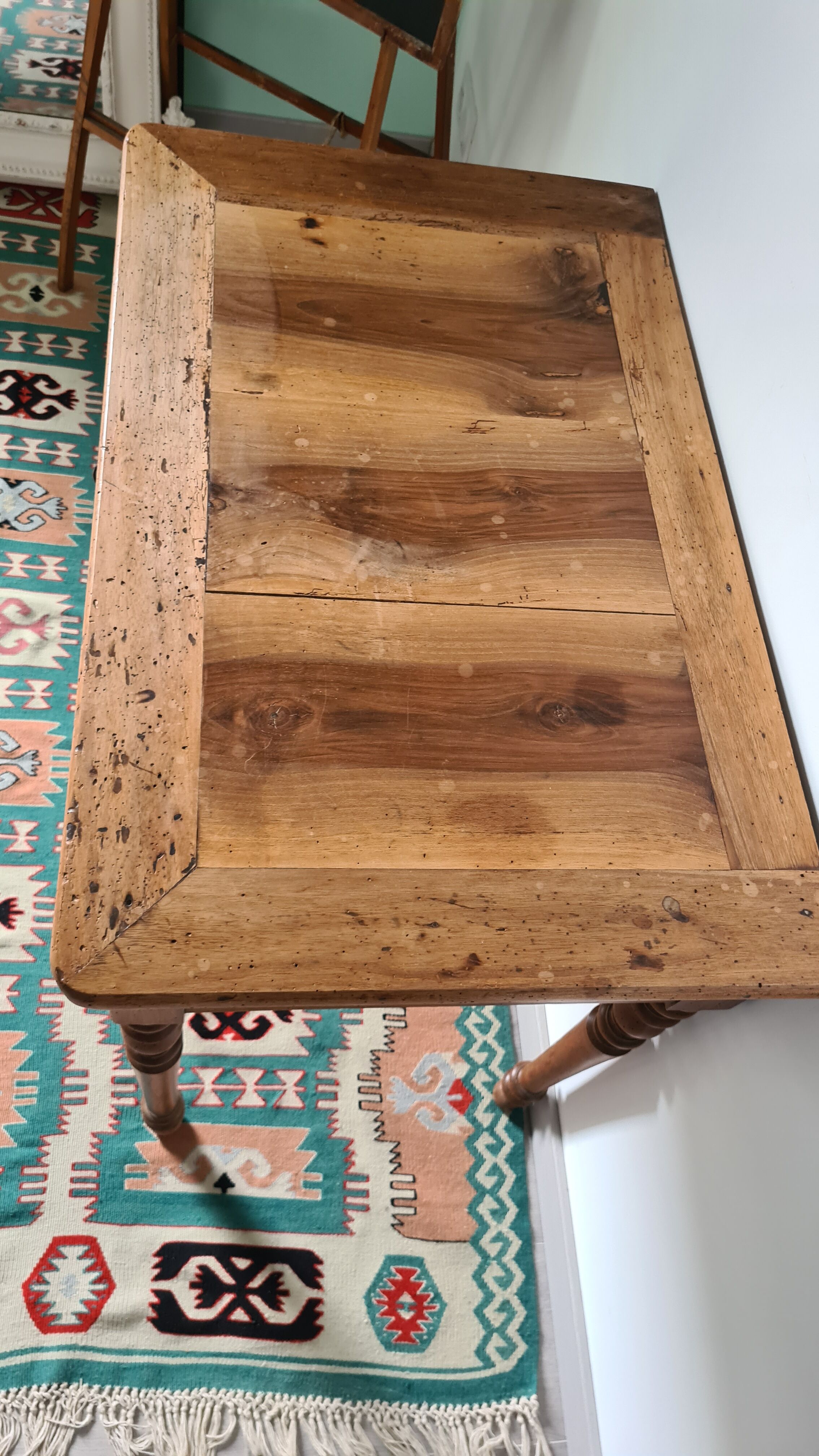 Desk with feet turned in oak
