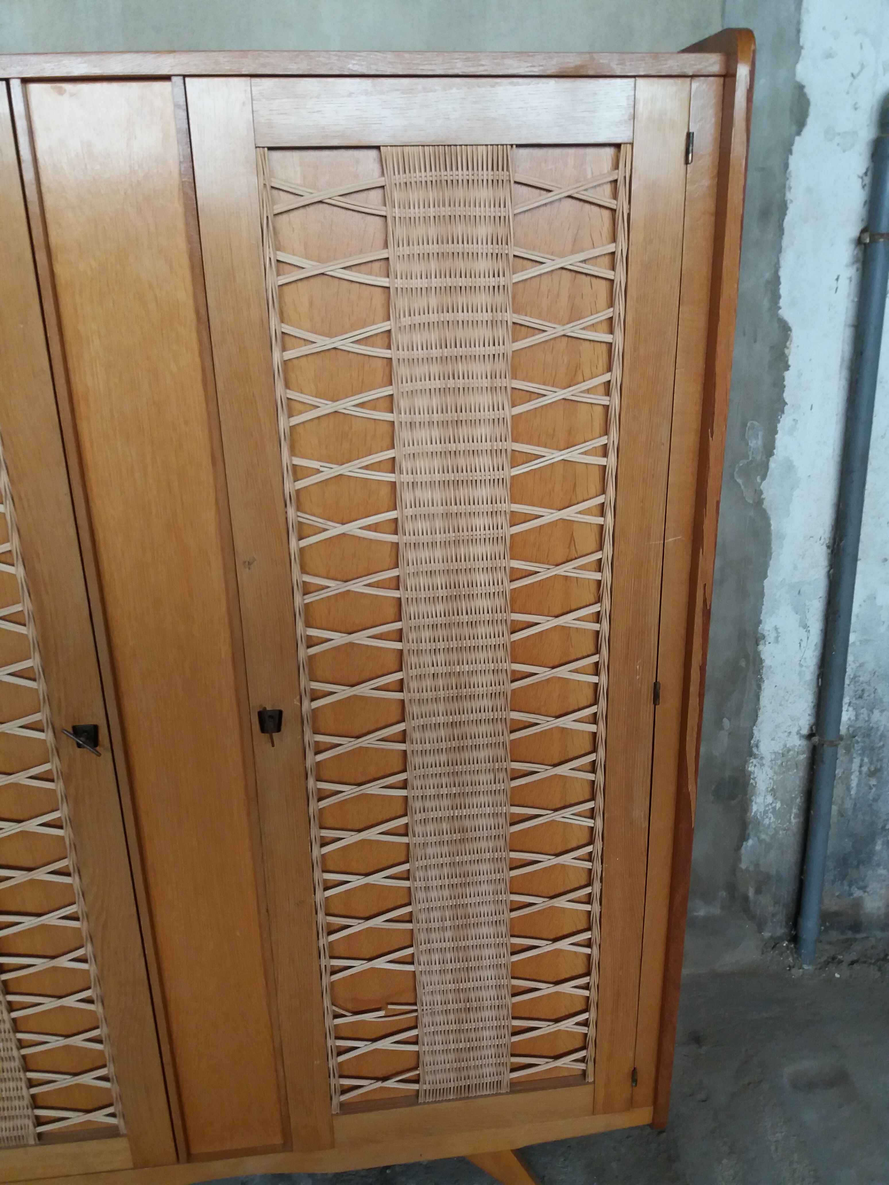Armoire en rotin vintage
