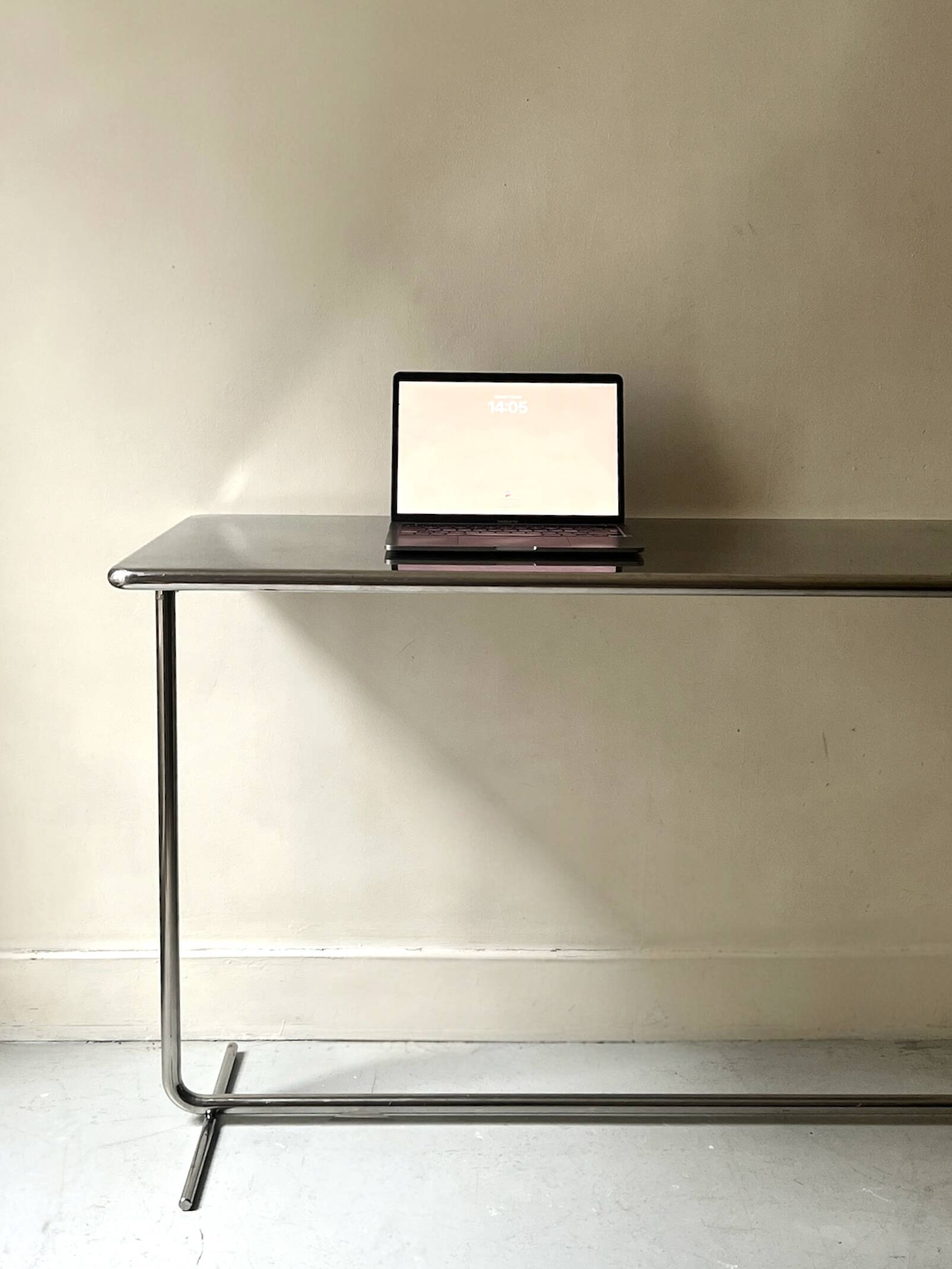 Dining table / tubular and modernist desk in chrome metal