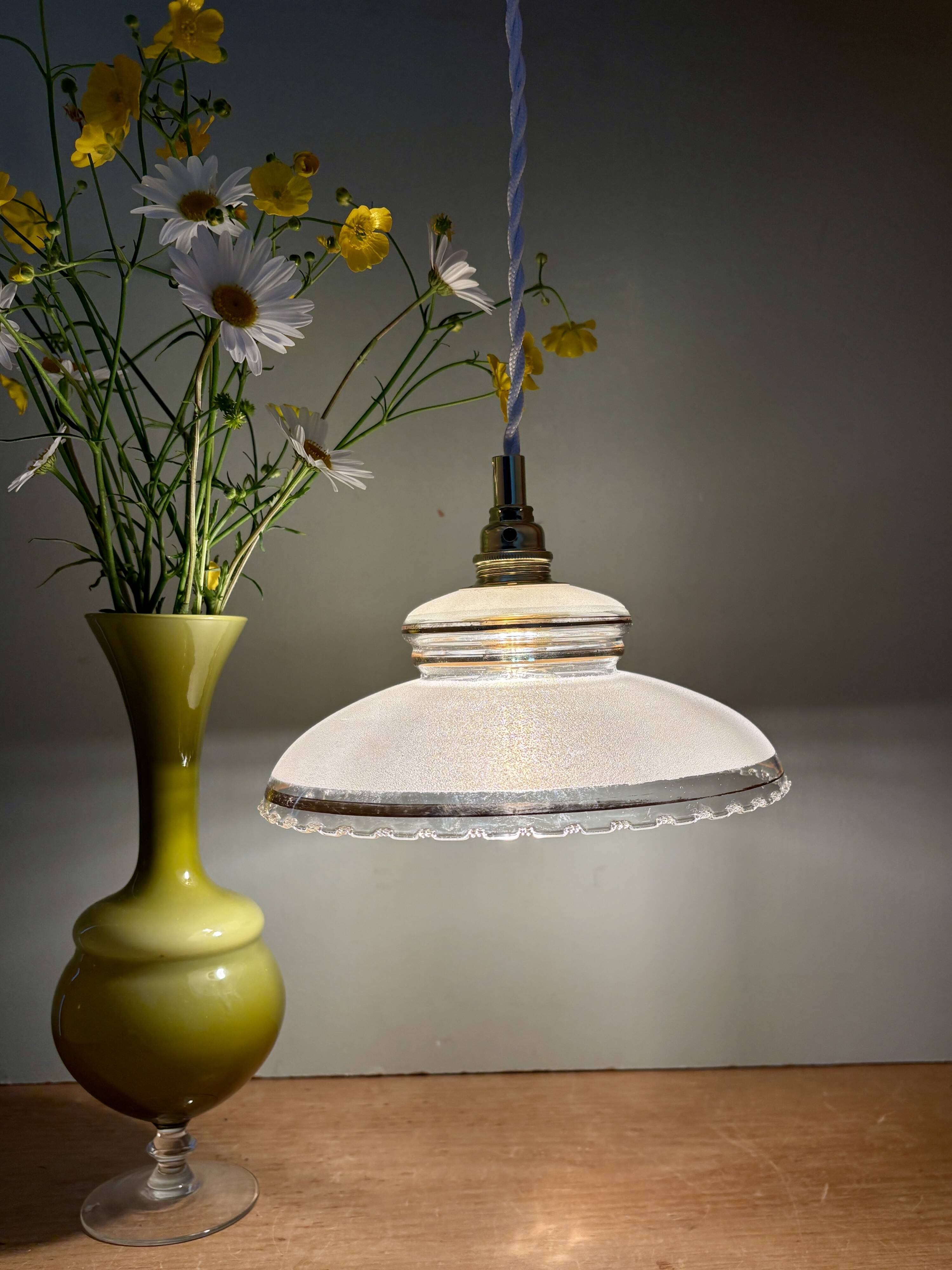 Pendant lamp, antique lampshade in white and gold granite glass
