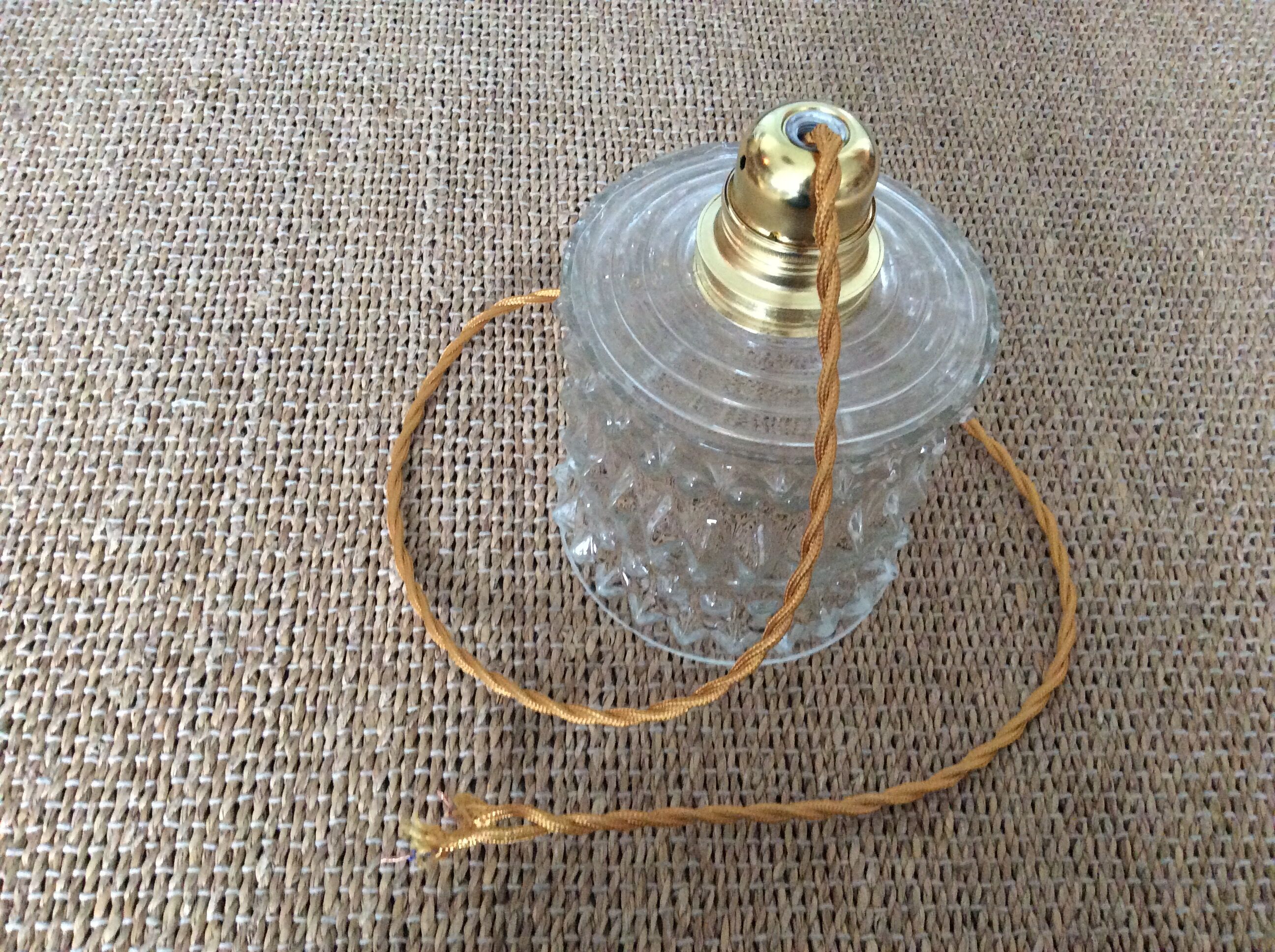 Glass globe suspension