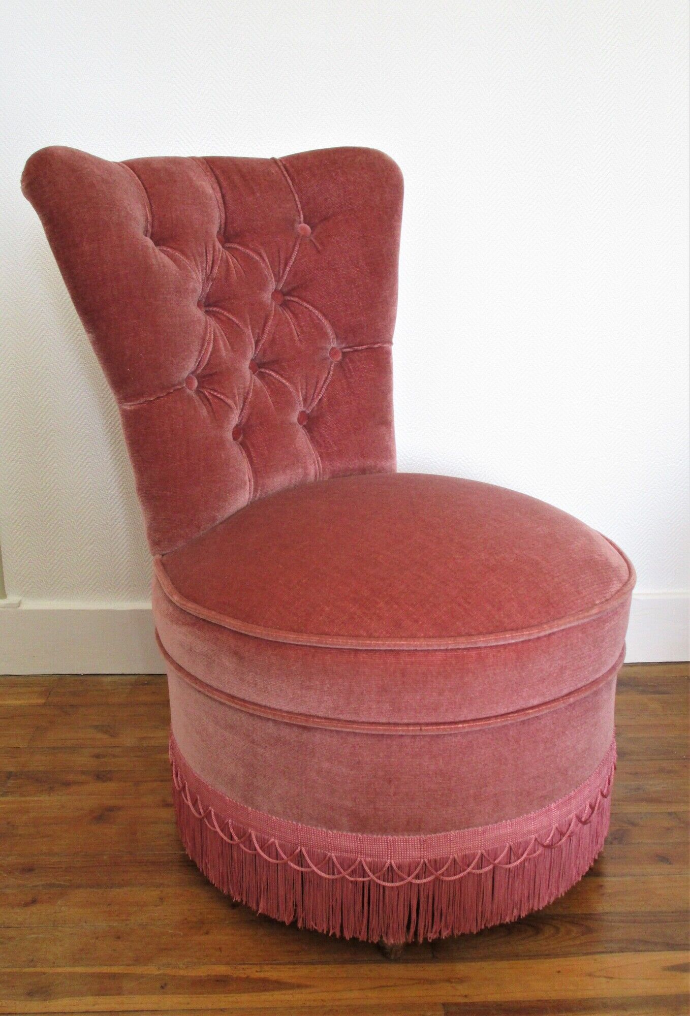 Fauteuil velours rose poudré chauffeuse style napoléon iii vintage