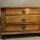 Louis XIV chest of drawers in walnut