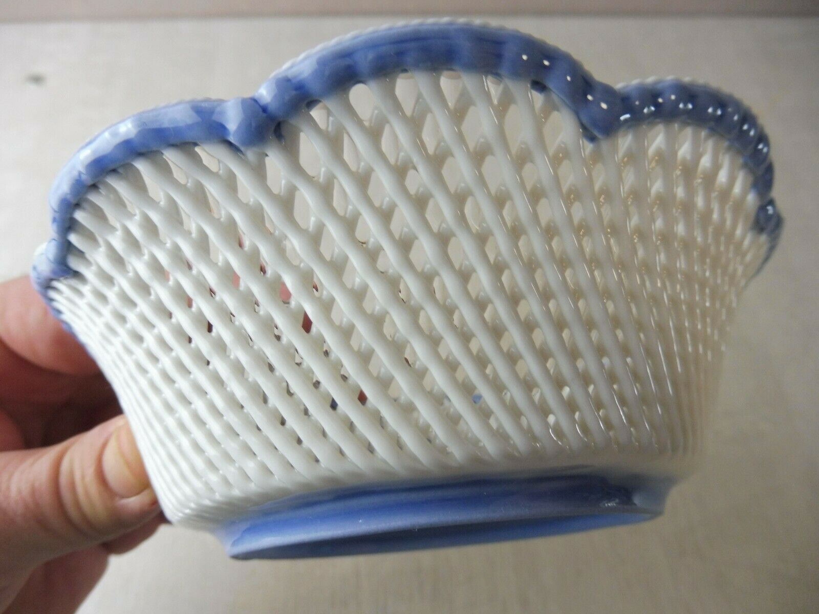 Old small basket in openwork porcelain, Moga Romania 86