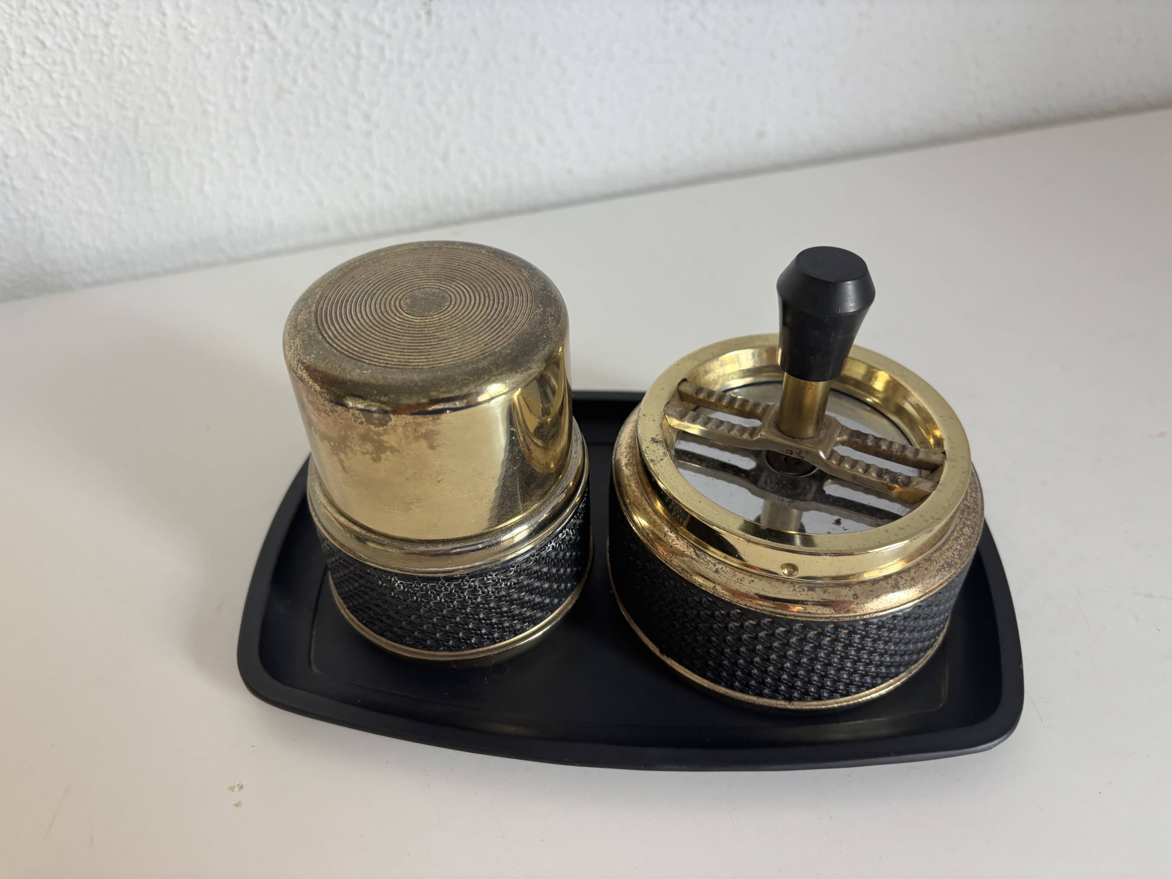 Nécessaire de fumeur 3 pièces, cendrier toupie, boîte et plateau, années 70