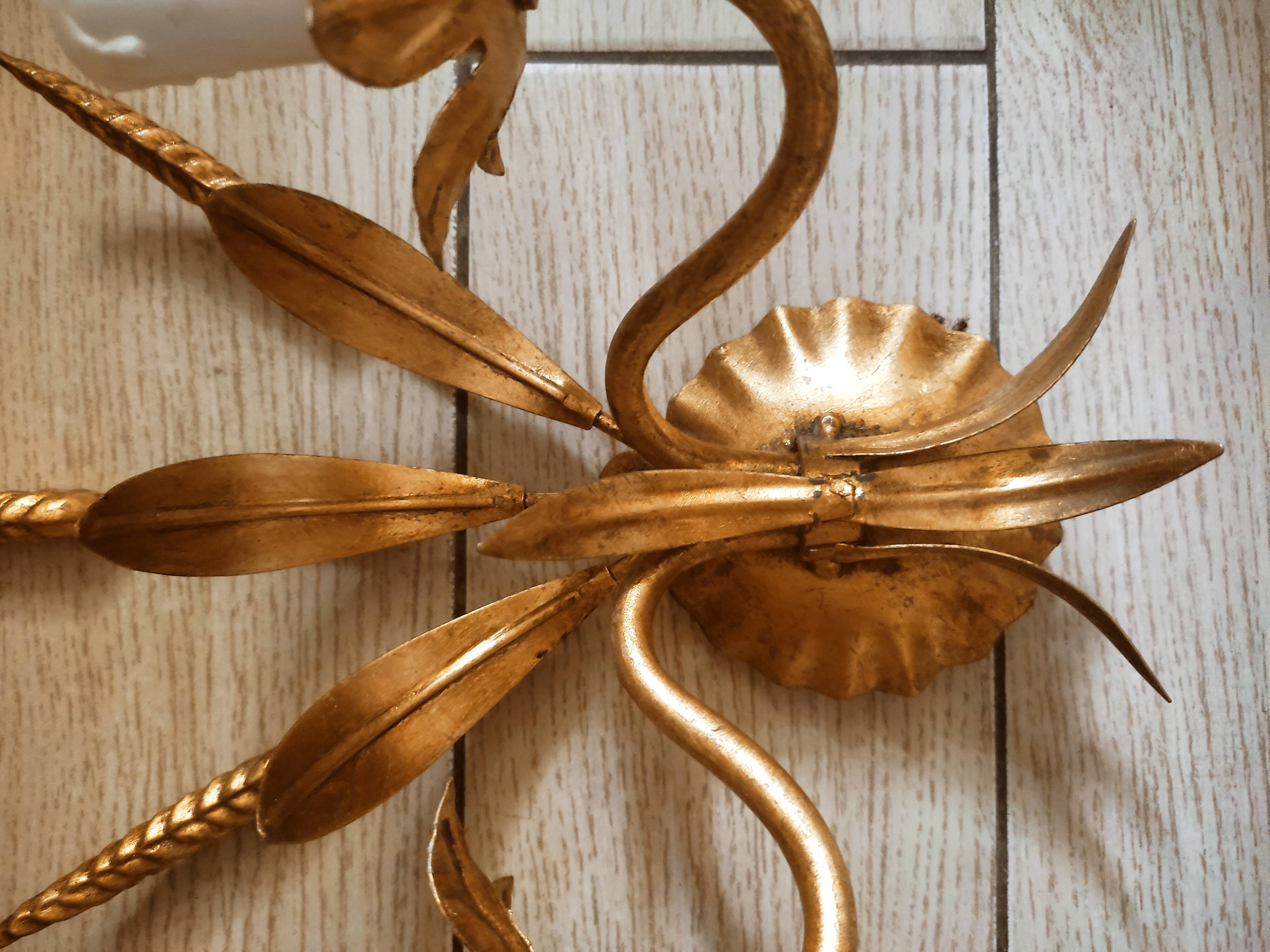 Double wall lamp in golden metal ears of wheat