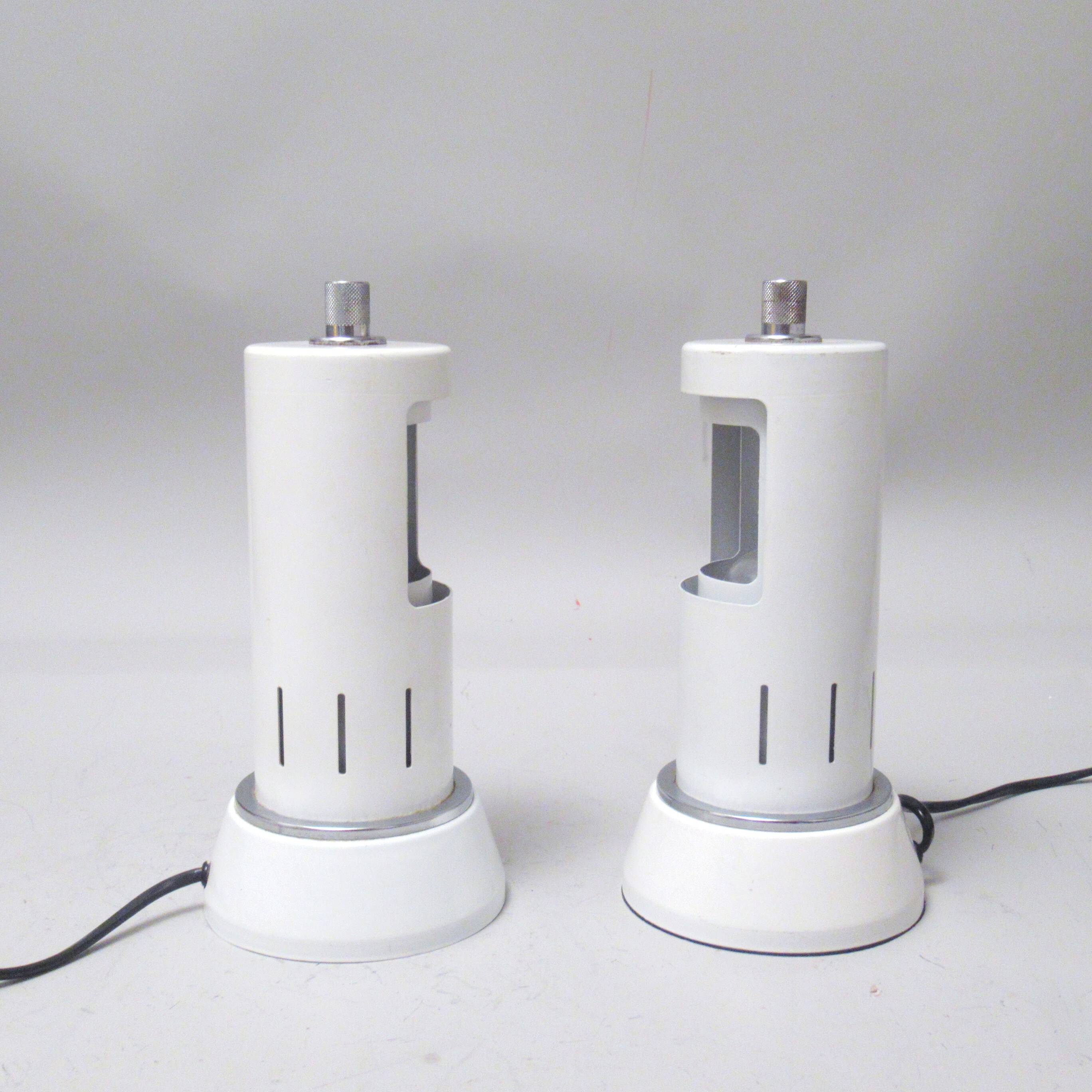 Italian Faro lamp with a swivelling shade from the 1960s.