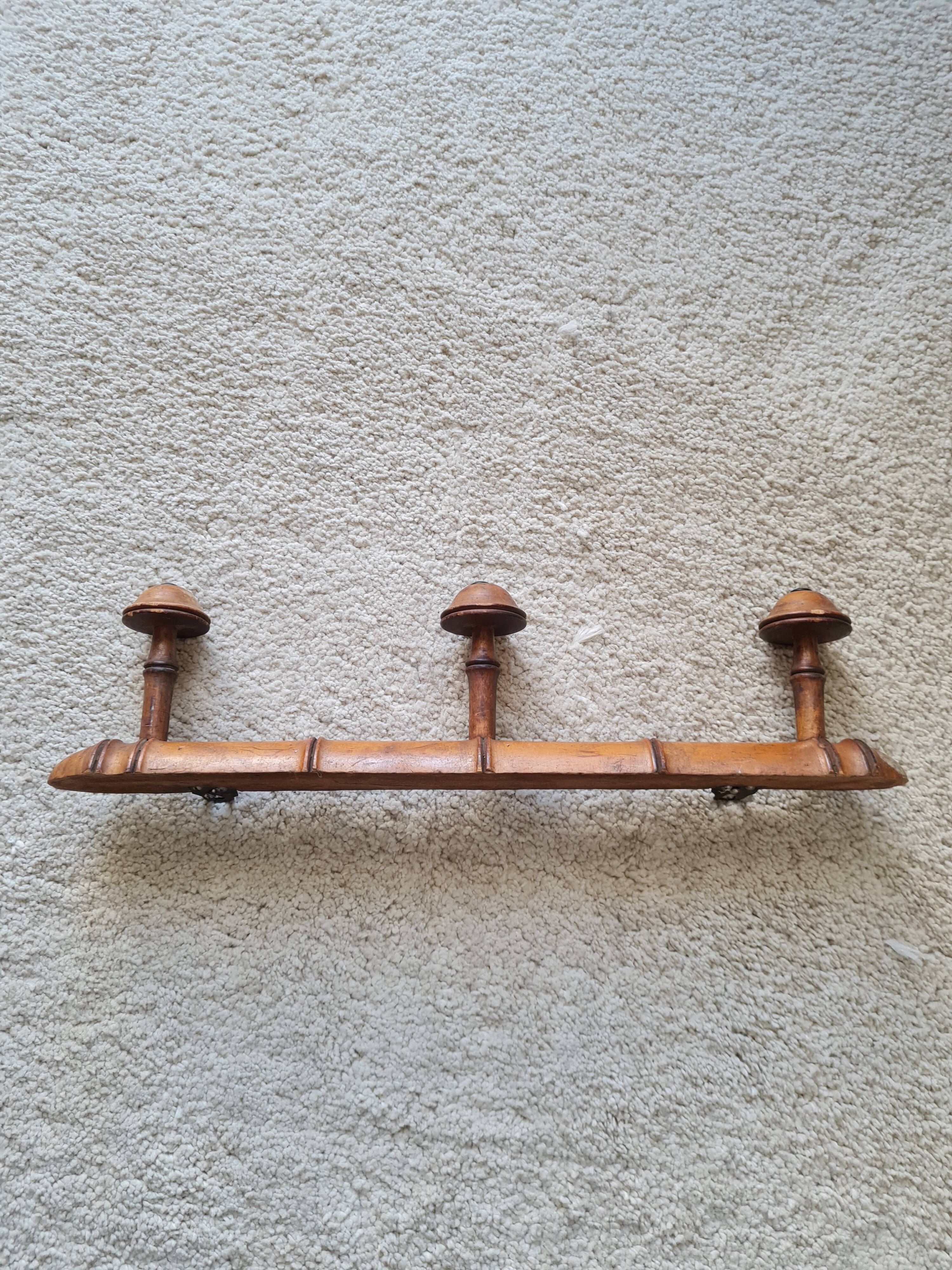 Patère des années 30 en bois imitation en bambou
