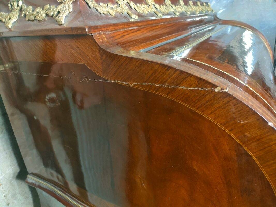 Louis XV cylinder desk with marquetry and bronze.