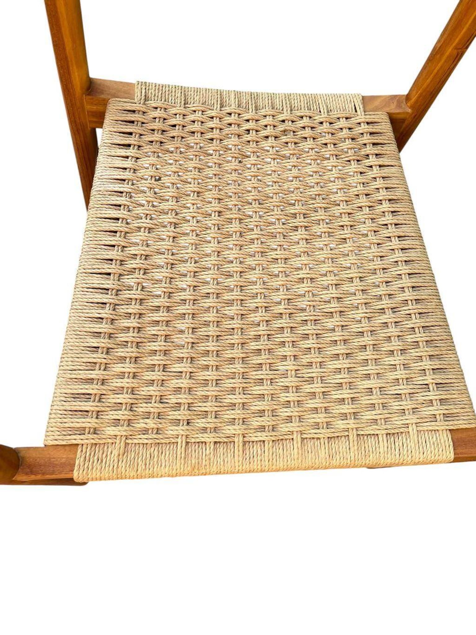 Ensemble de 4 chaises en bois massif avec cordon et accoudoirs