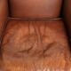 Fauteuil en peau de mouton confortable avec une finition élégante.