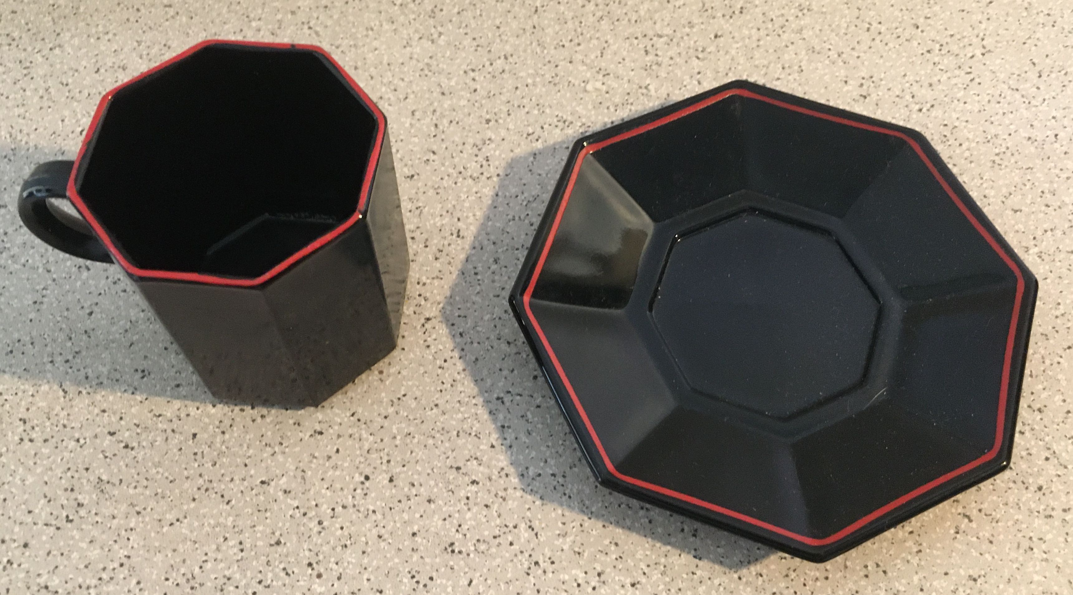 Coffee cups and saucers Octime noir