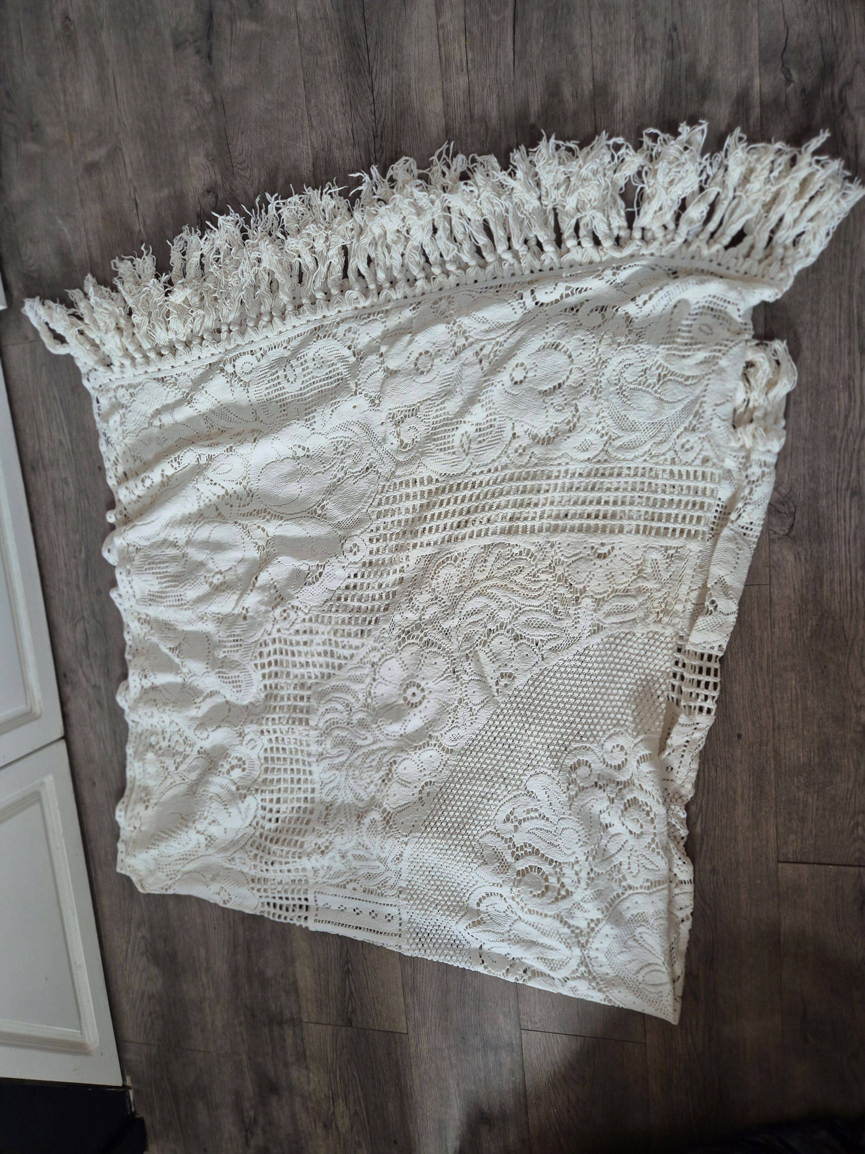 vintage crochet blanket bedspread with fringes on the edges