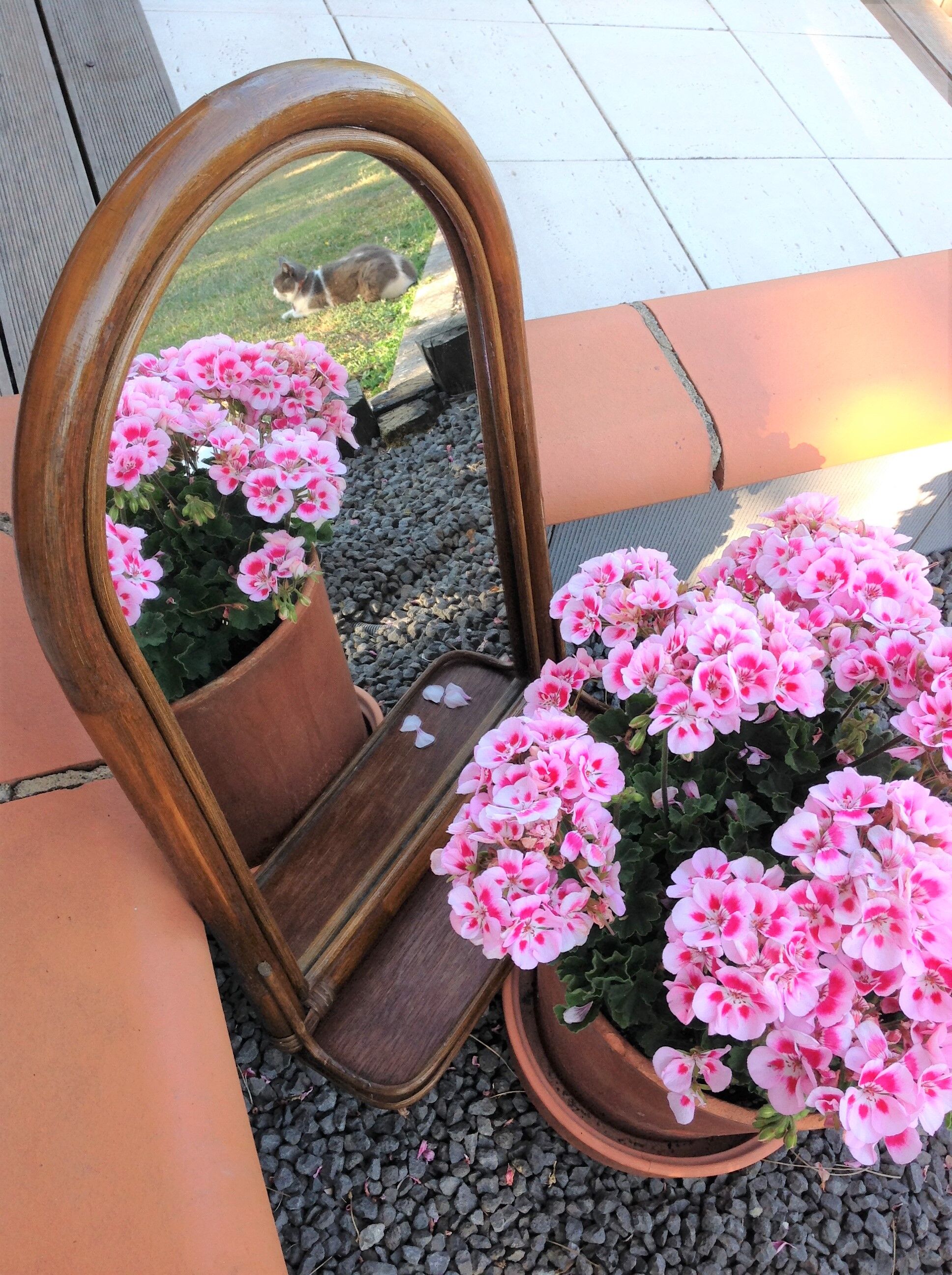 Arched rattan mirror with shelf/vintage 60s-70s