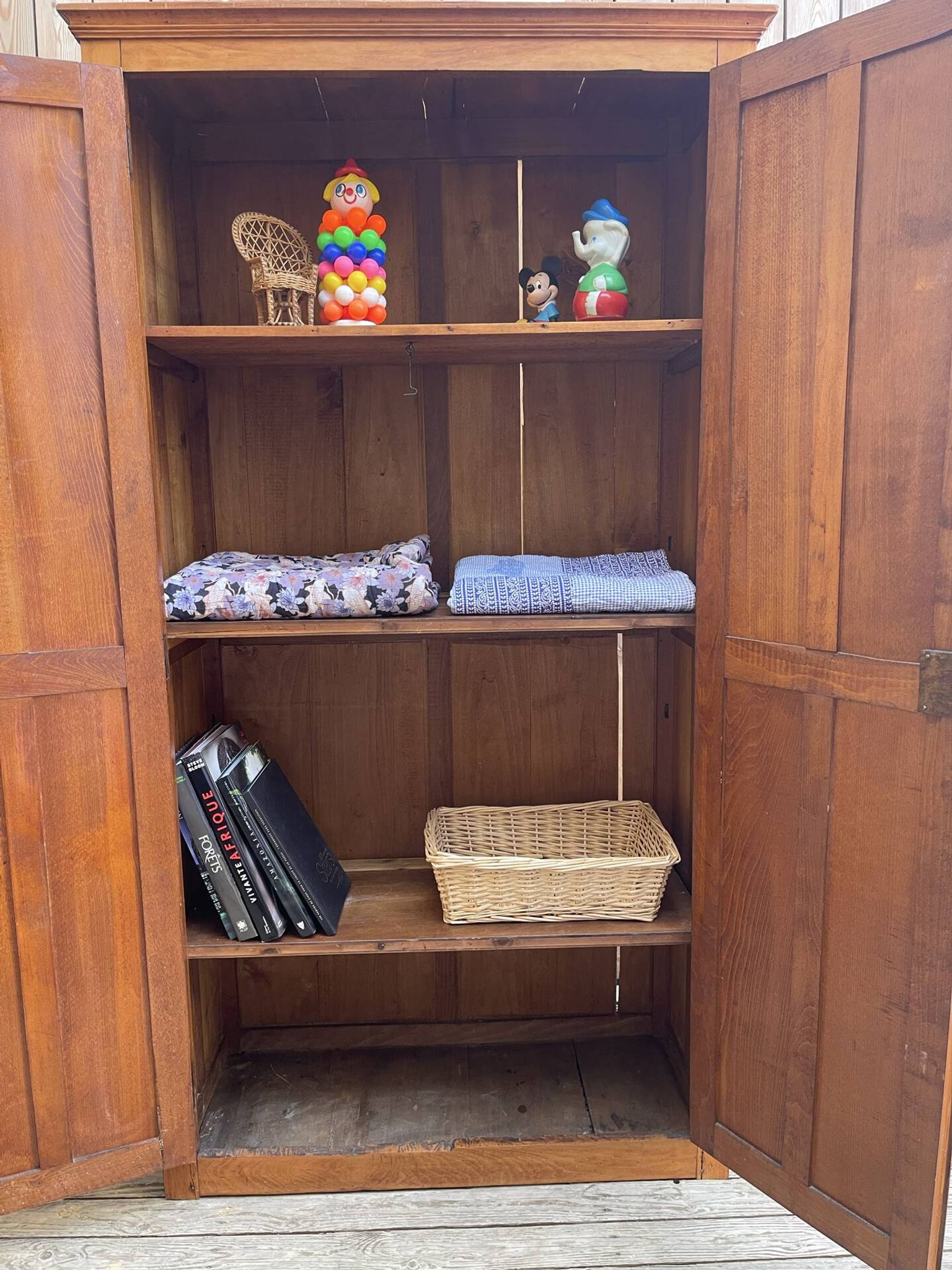 Armoire parisienne