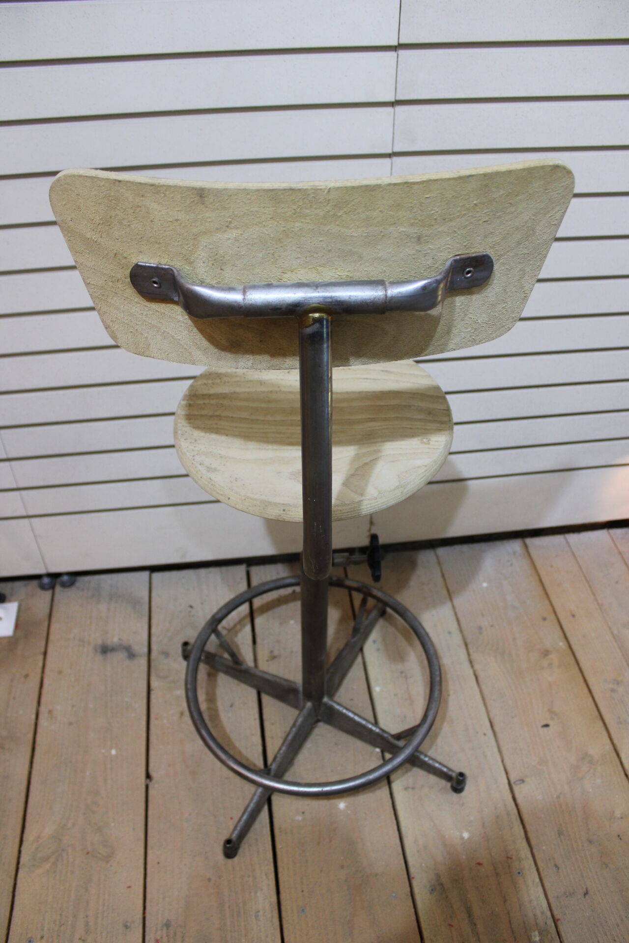2 Vintage bar stools - adjustable height