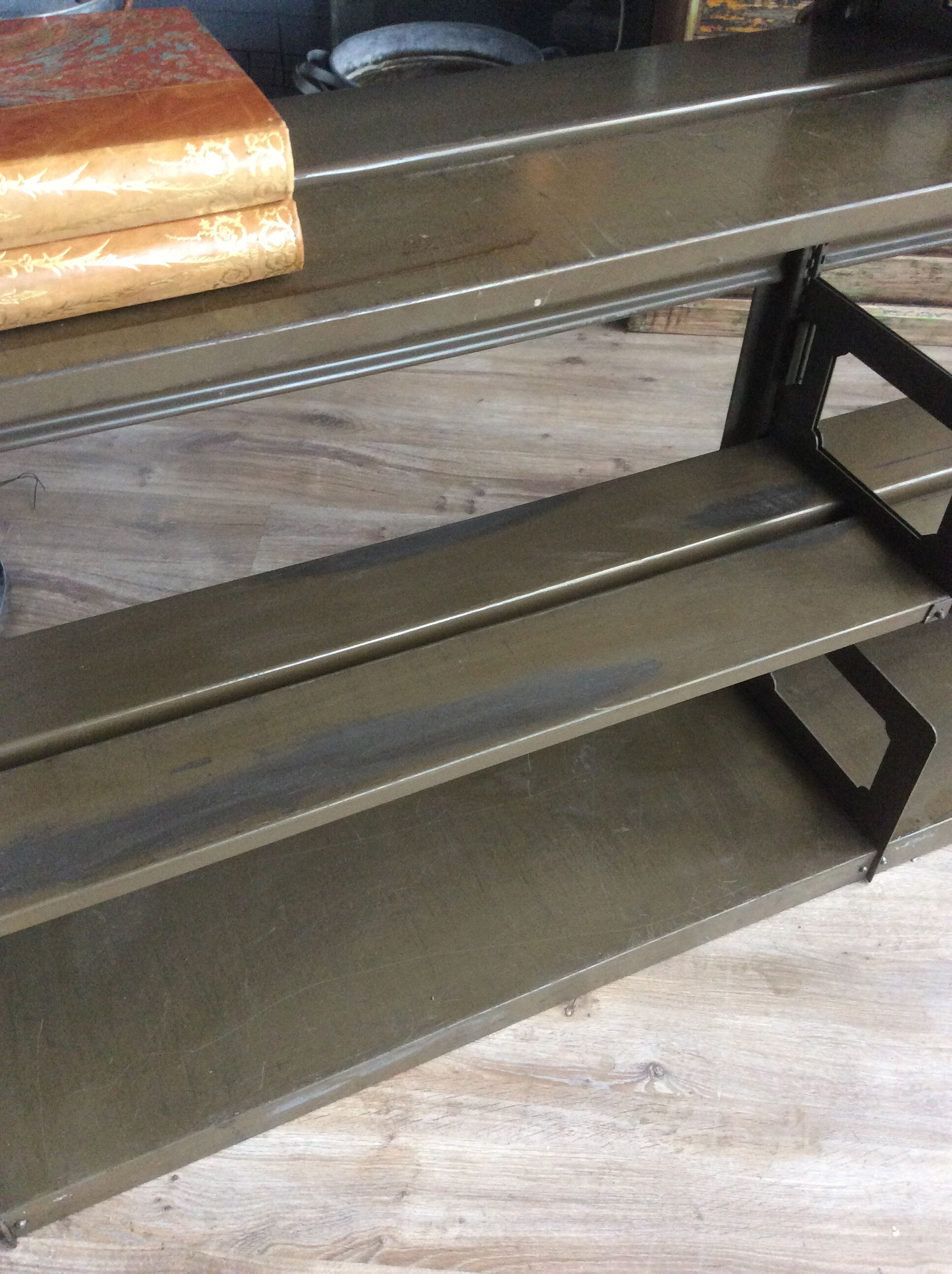 Former Strafor double shelf 30s